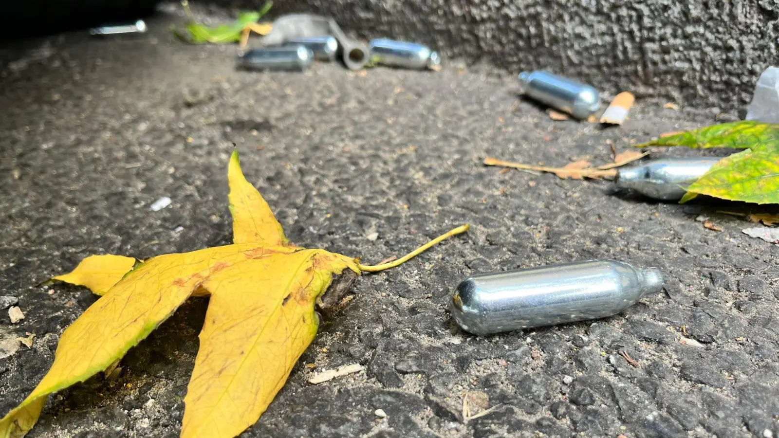 Lachgas ist eine beliebte Partydroge - mit laut Experten gefährlichen Folgen für die Gesundheit. (Symbolbild: Julia Kilian/dpa)