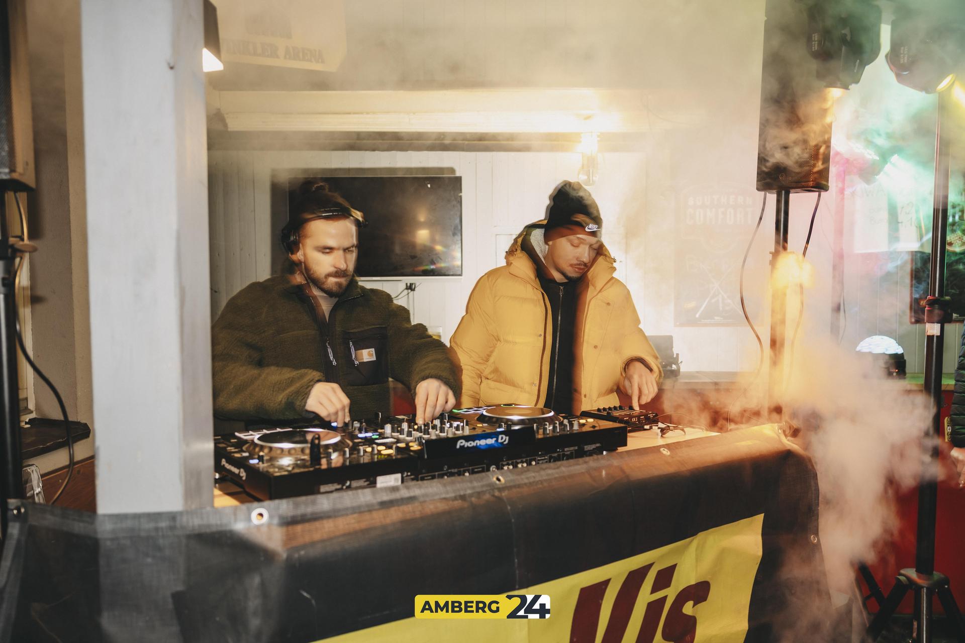 Am Samstag konnten ihr im Blauen Haus bei „Dance on Snow“ richtig Gas geben.  (Bild: Lolografie)