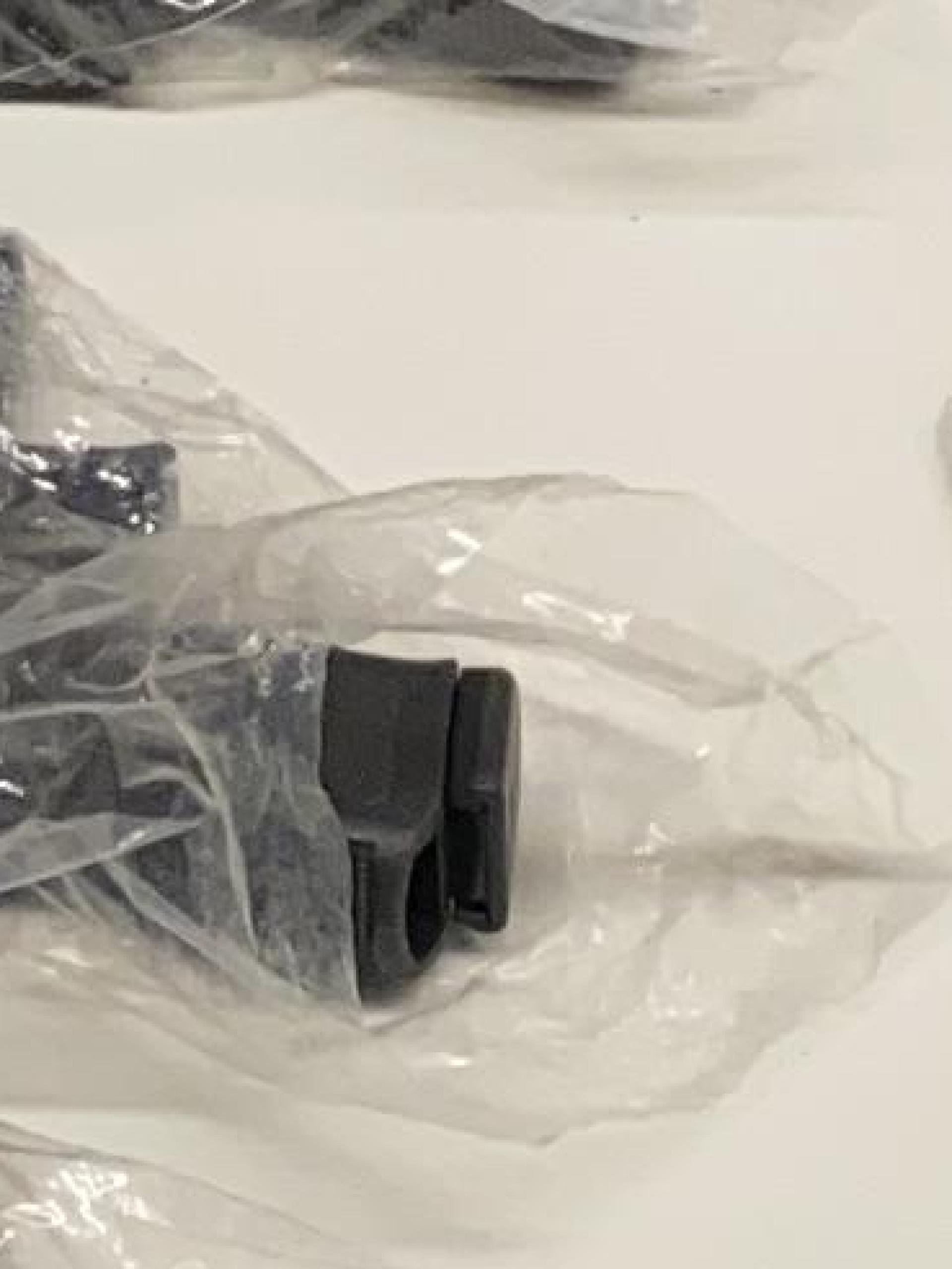 100 Pistolen stellten die Schleierfahnder bei einer Kontrolle auf der A6 bei Schmidgaden sicher. (Bild: PP Oberpfalz/exb)