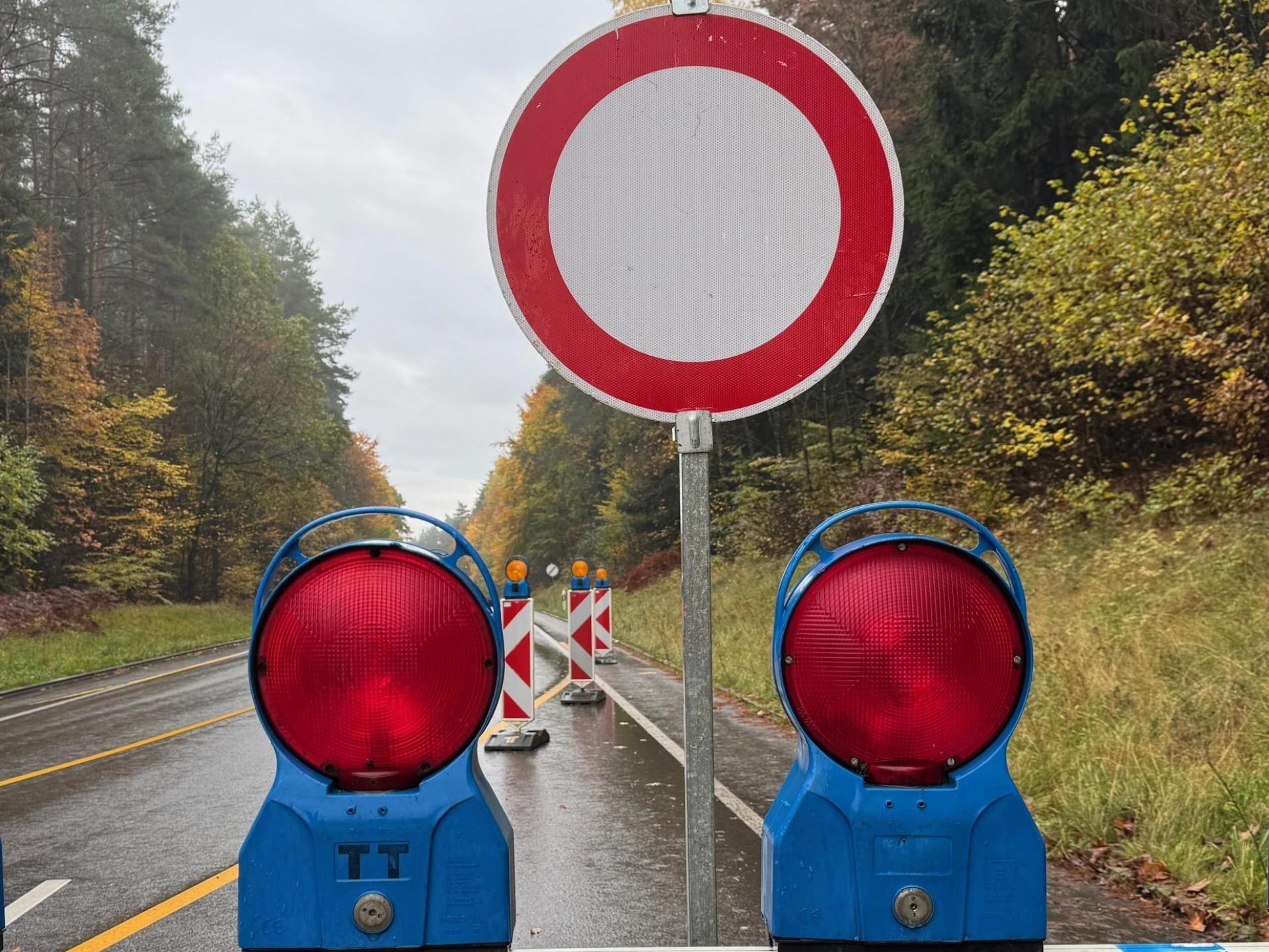 Die Sperrung der Kreisstraße zwischen Zant und Hausen wird verlängert. (Symbolbild: Heike Unger)