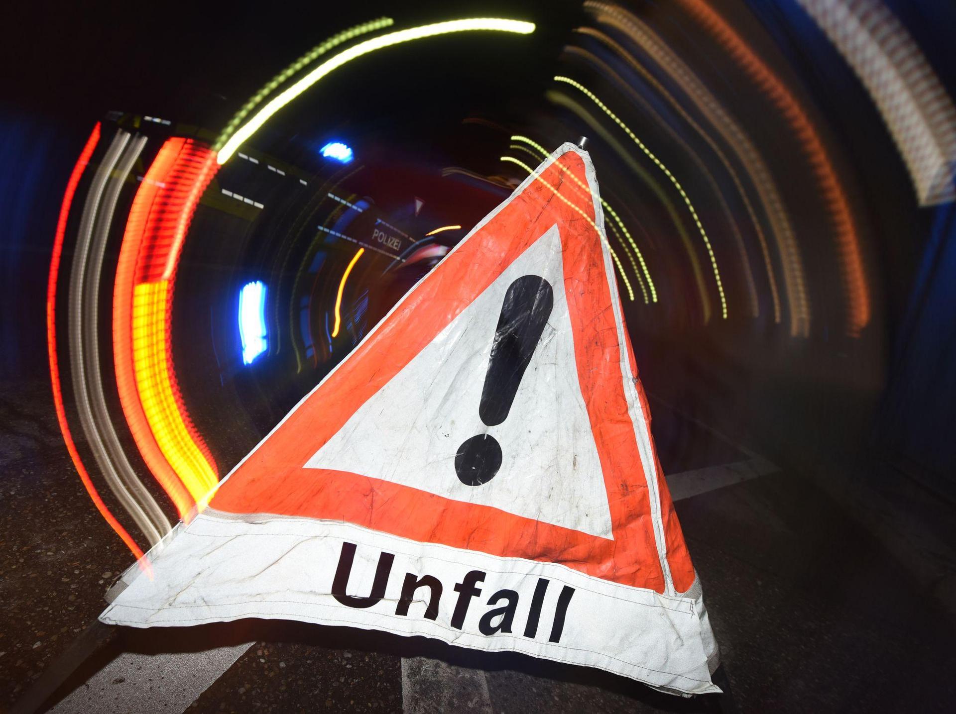 Unfallflucht in Amberg: Eine 26-Jährige stürzte mit ihrem E-Scooter und wurde leicht verletzt, nachdem ein Mini abgebogen sein soll. (Symbolbild: Stephan Huber)
