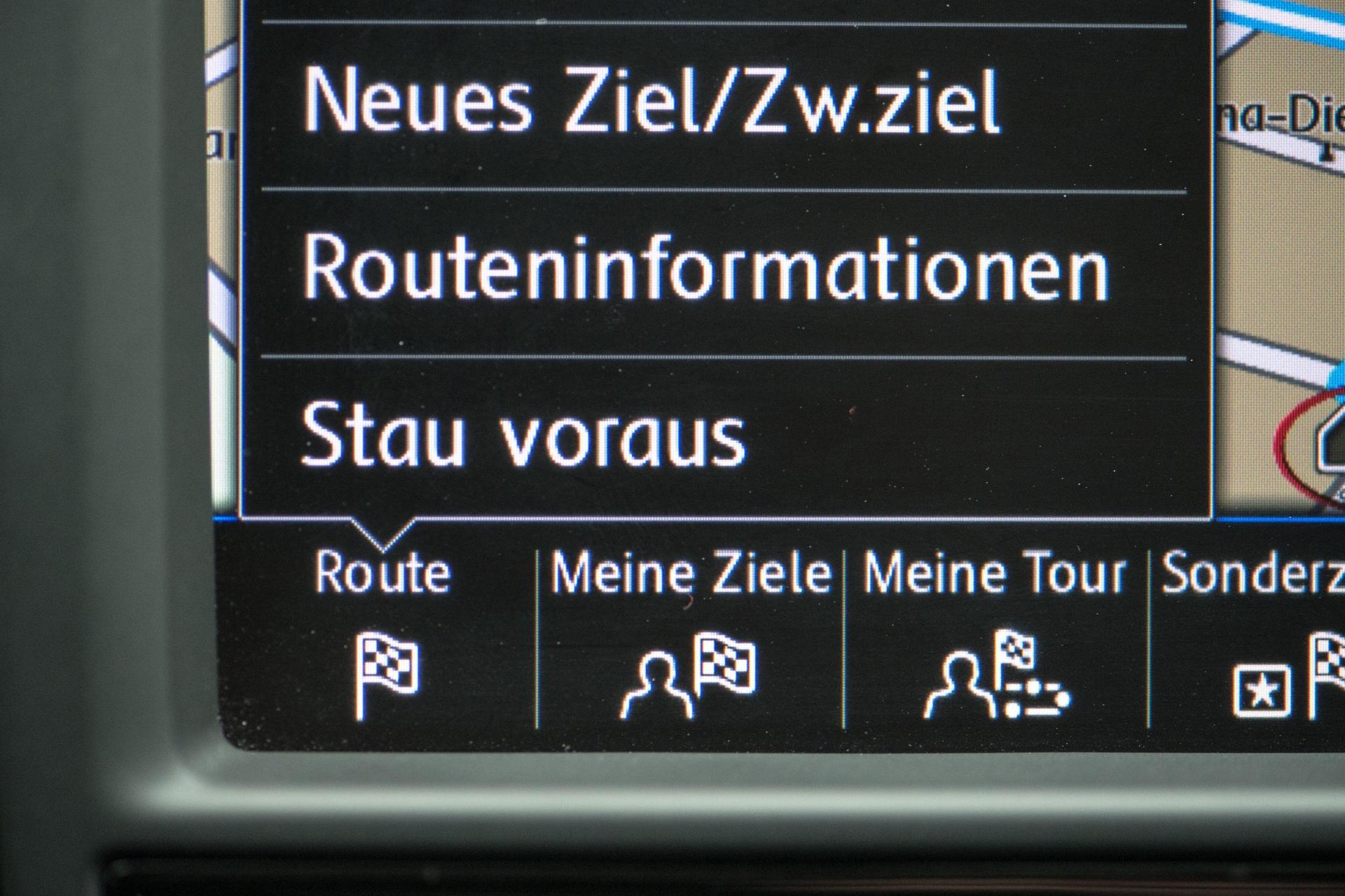 Ein Navigationsgerät spielte eine wichtige Rolle bei einem Verkehrsunfall in der Gemeinde Weigendorf (Symbolbild: picture alliance / Armin Weigel/dpa/Symbolbild)