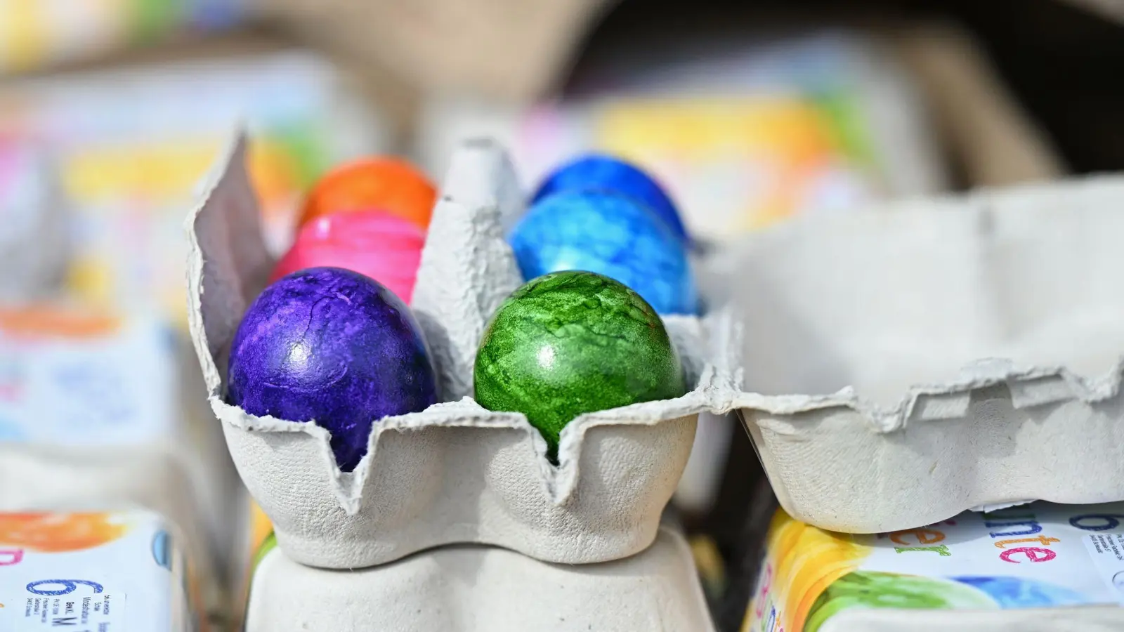 Vor Ostern sind in Deutschland die Eier knapp. (Symbolbild) (Bild: Jennifer Brückner/dpa)