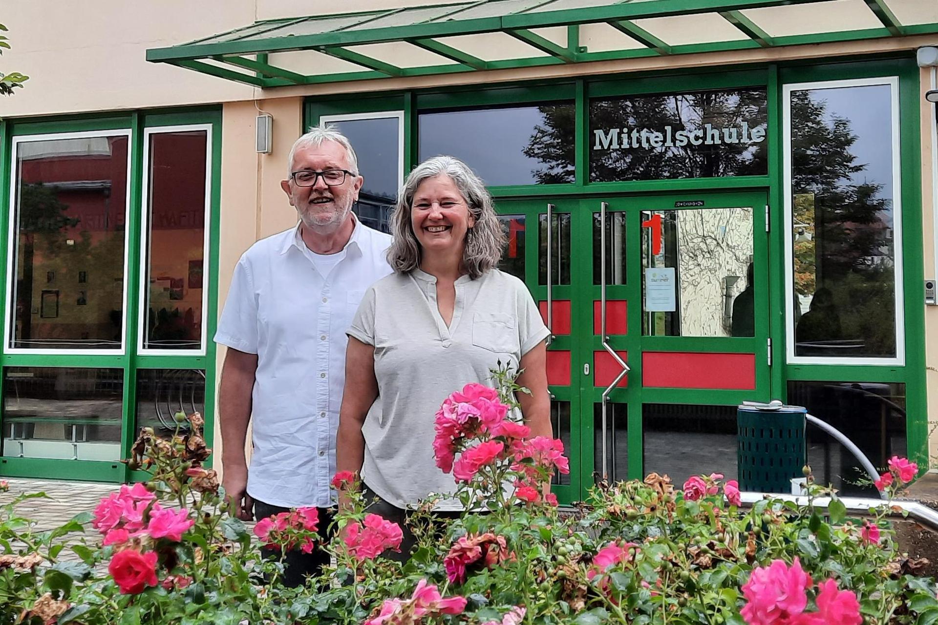 Ferdinand Höllerer geht mit Ablauf des Schuljahres in die Freistellungsphase der Altersteilzeit. Seine Nachfolgerin wird die bisherige Konrektorin Renate Schmidt. (Foto: Brigitte Grüner)
