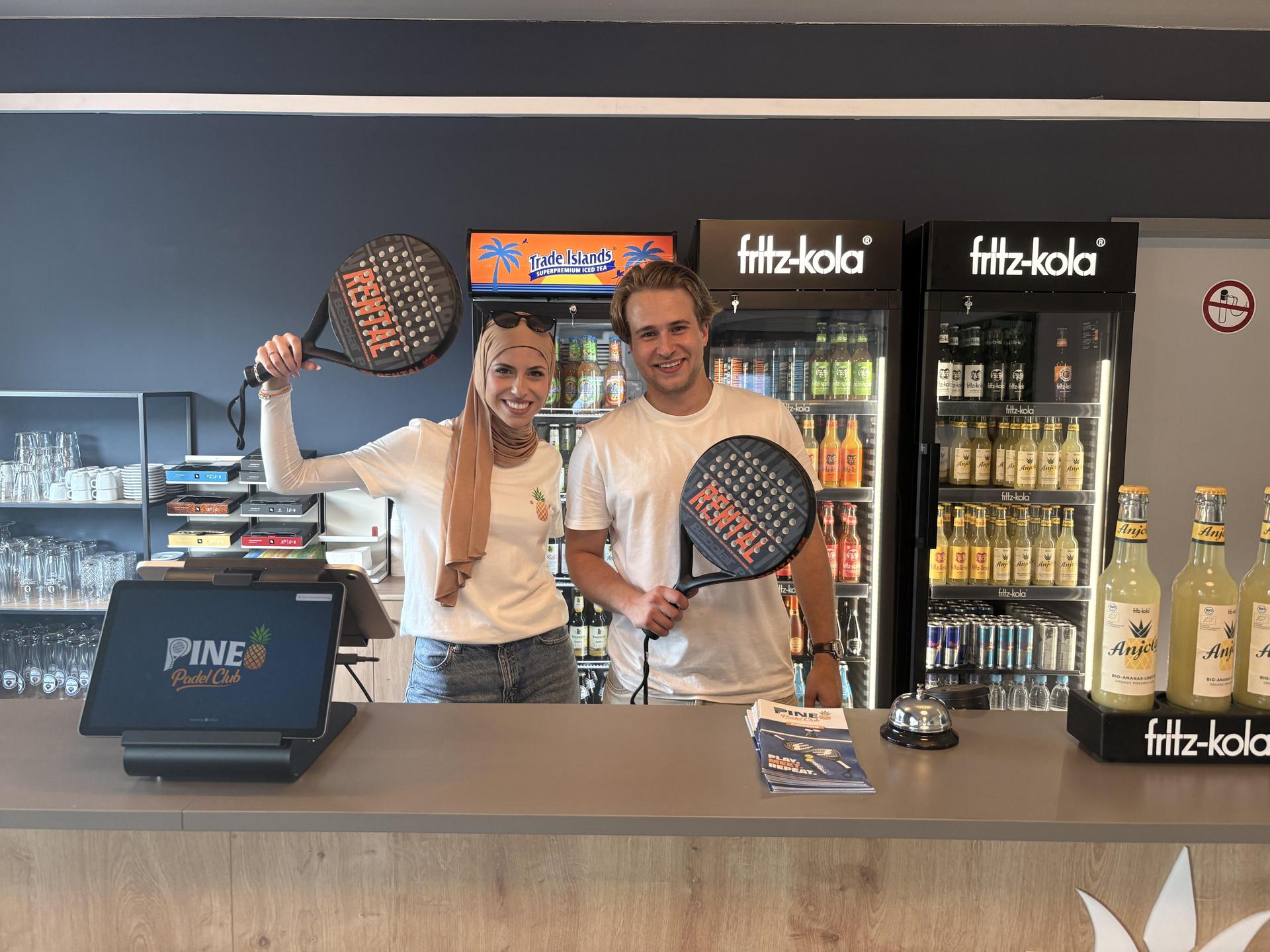 Daydrinking im Pine Padel Club. (Bild: Lukas Büchold)