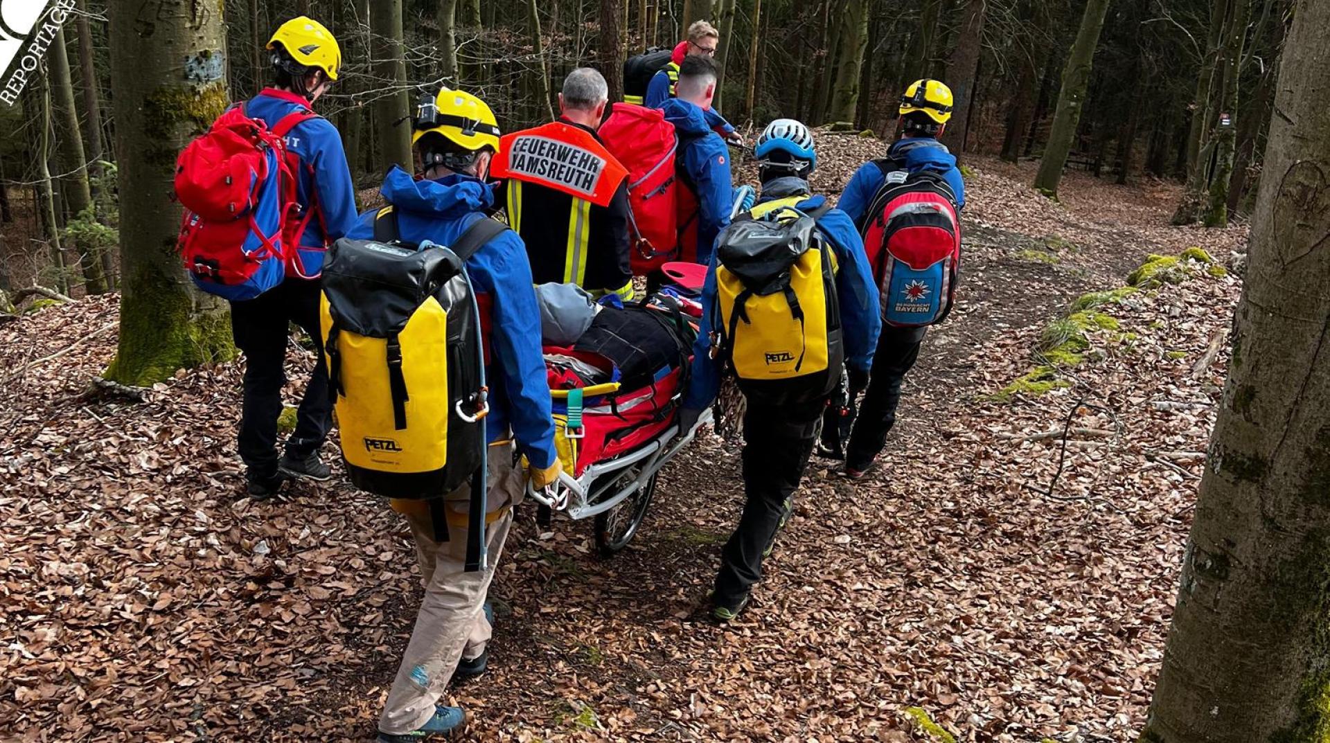 Die Bergwacht kommt dann zum Einsatz, wenn das Gelände unwegsam wird.  (Bild: Bergwacht Amberg)