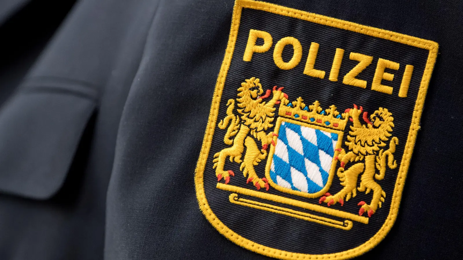 In Ebermannsdorf wurden von zwei Sattelaufliegern Kennzeichen gestohlen. Die Polizei bittet um Hinweise aus der Bevölkerung. (Symbolbild: Sven Hoppe, dpa)