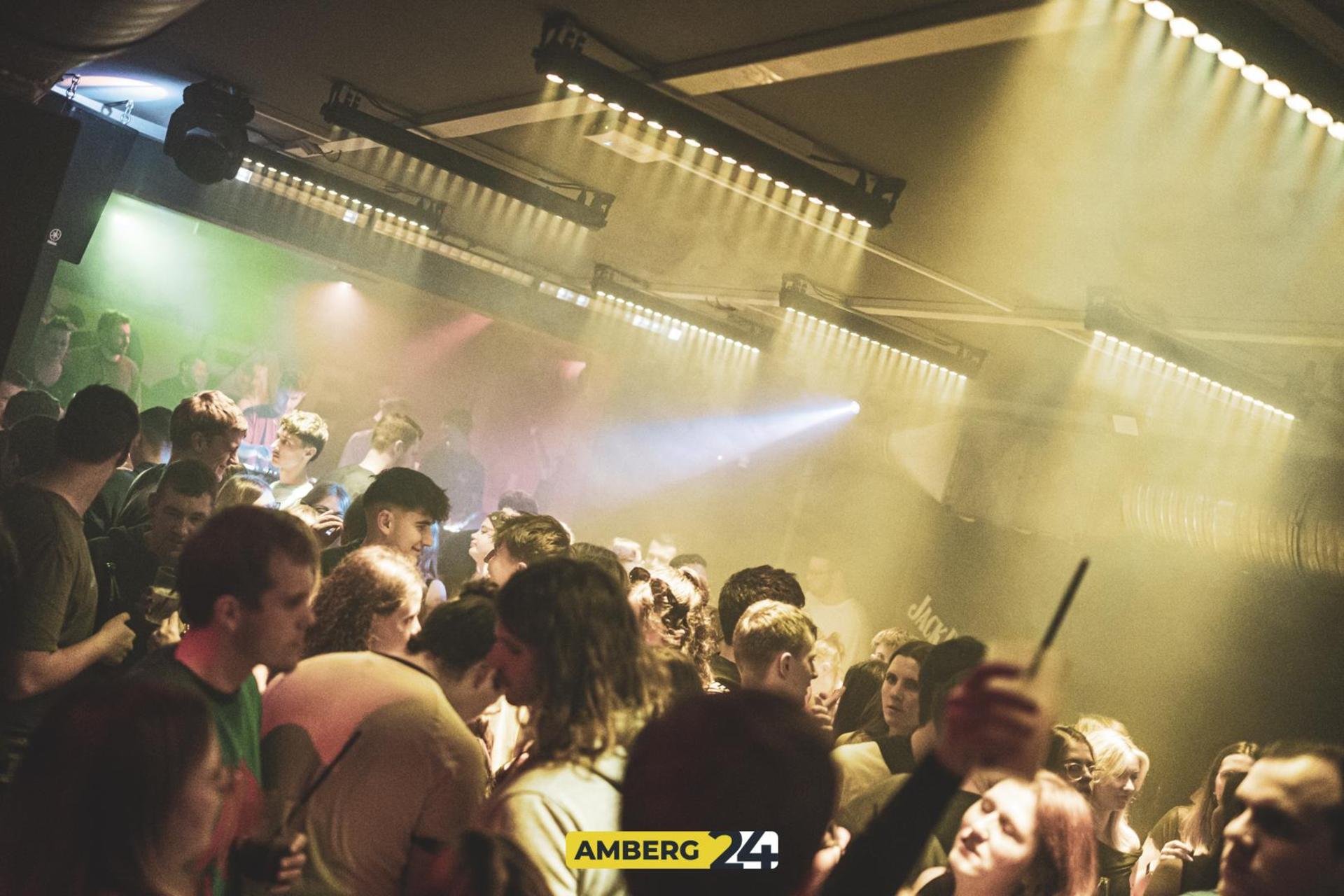 Party am 1. Weihnachtsfeiertag im Happy Rock.  (Bild: Martin Sponsel)