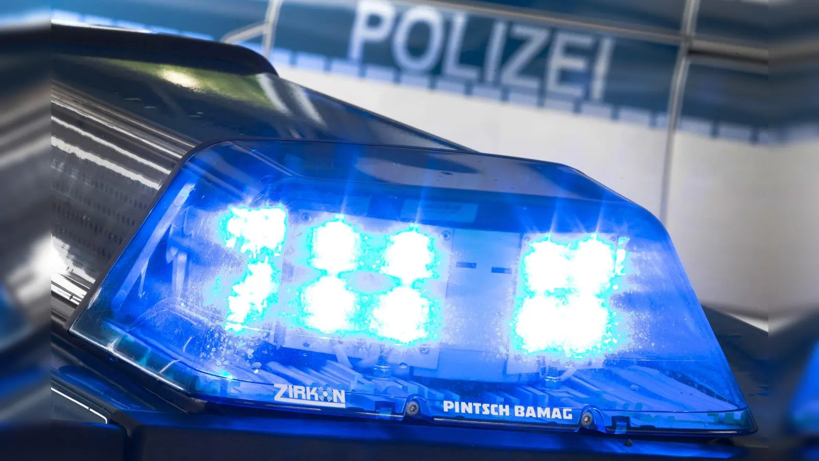 Leichte Verletzungen zog sich ein Motorradfahrer am Freitag bei einem Unfall in der Nähe von Hirschbach zu. (Symbolbild: Friso Gentsch/dpa)