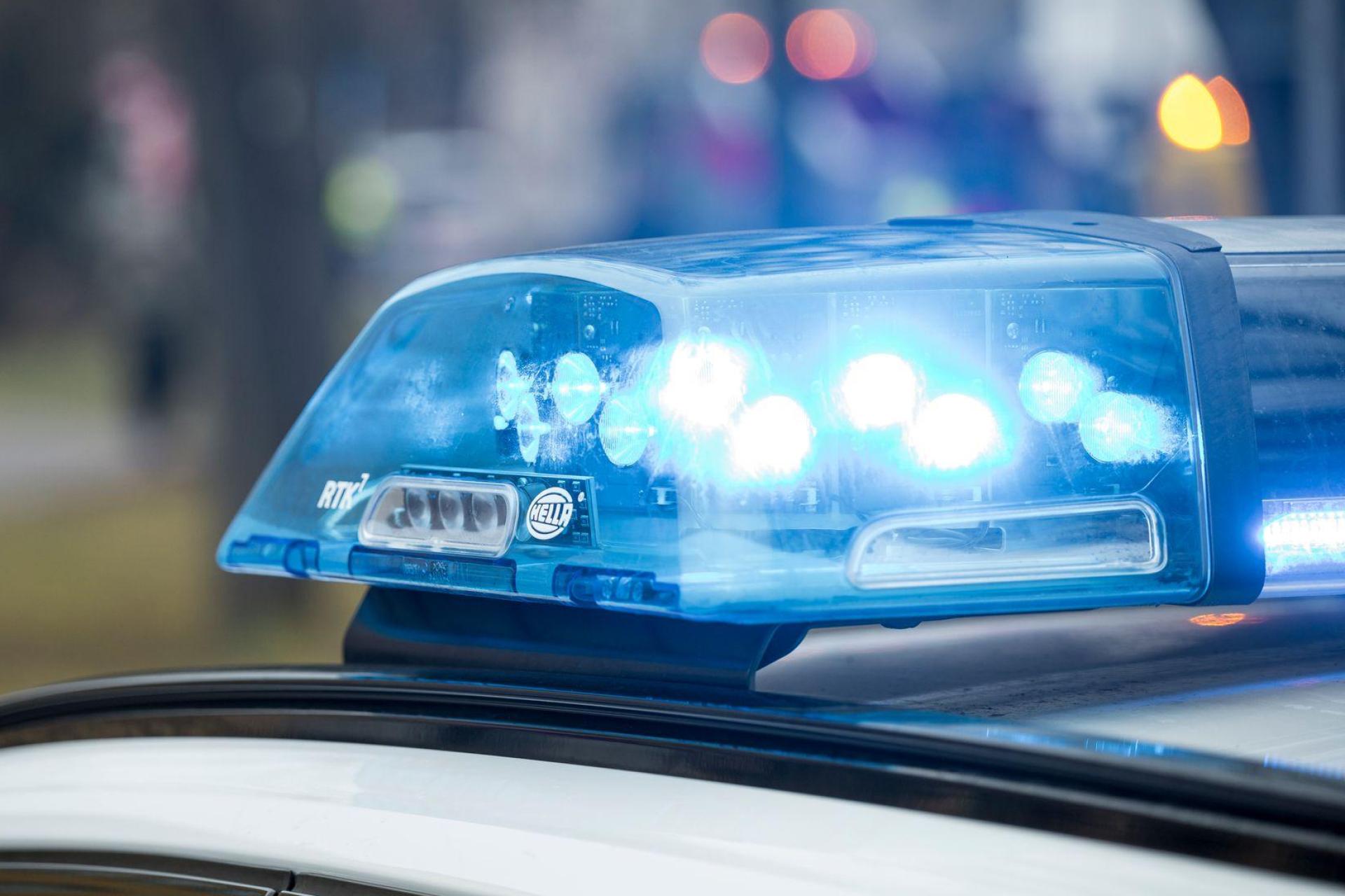 Ein Autokran wurde auf einer Baustelle in Weigendorf sabotiert. (Bild: Daniel Vogl/dpa)