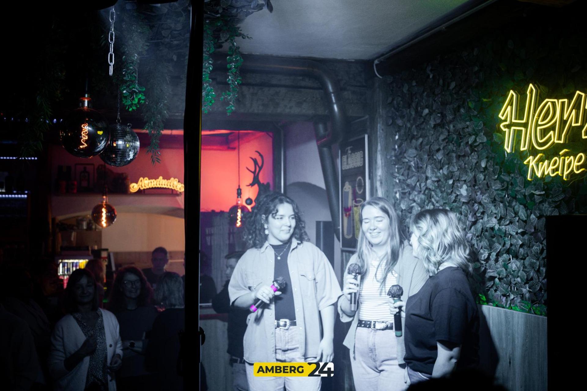 Die Bilder vom Karaoke im Herzog. (Bild: Julia Bär)