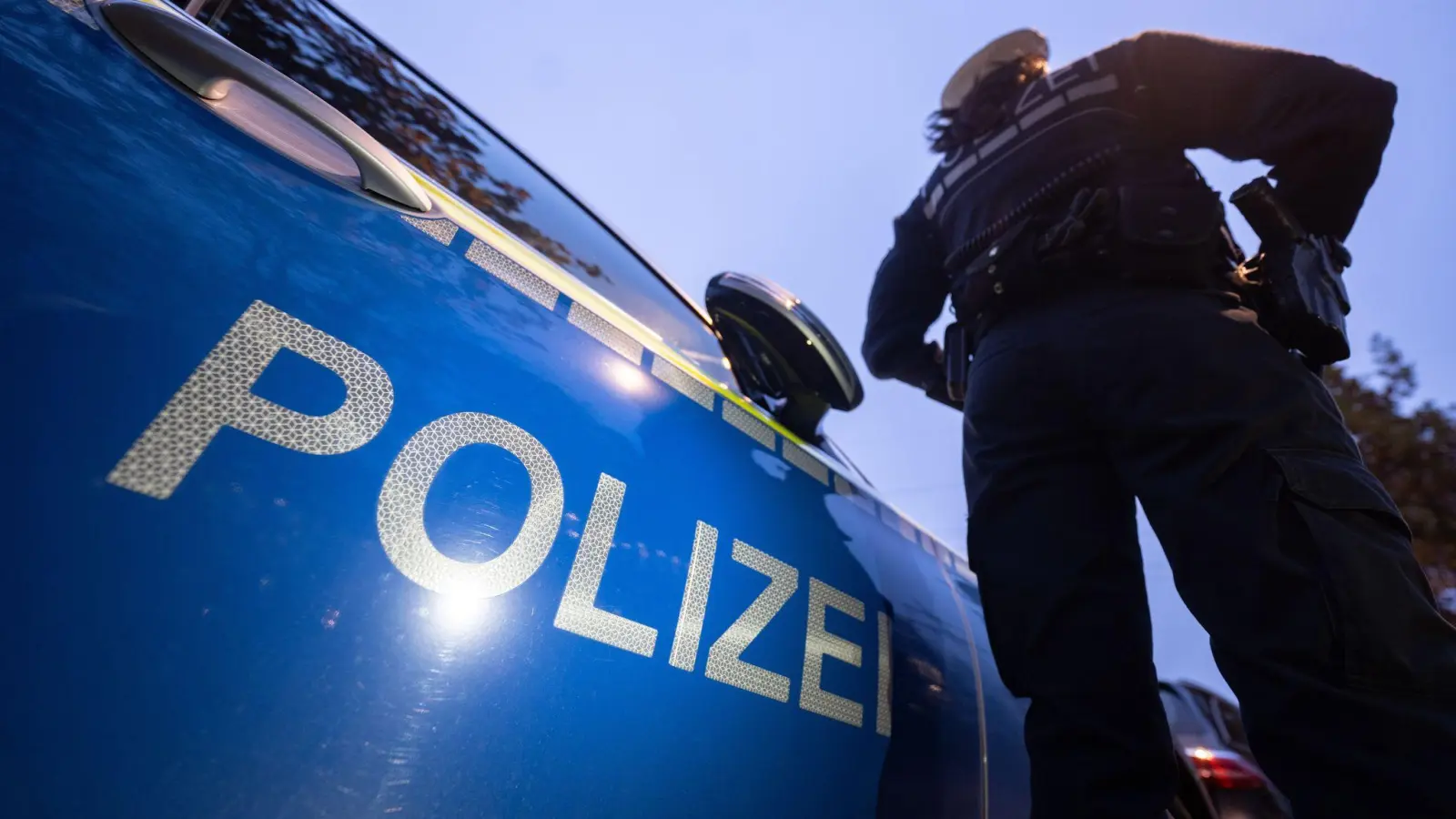 In Hohenzant werden Kupferbleche gestohlen. Die Polizei ermittelt.  (Symbolbild: Marijan Murat/dpa)