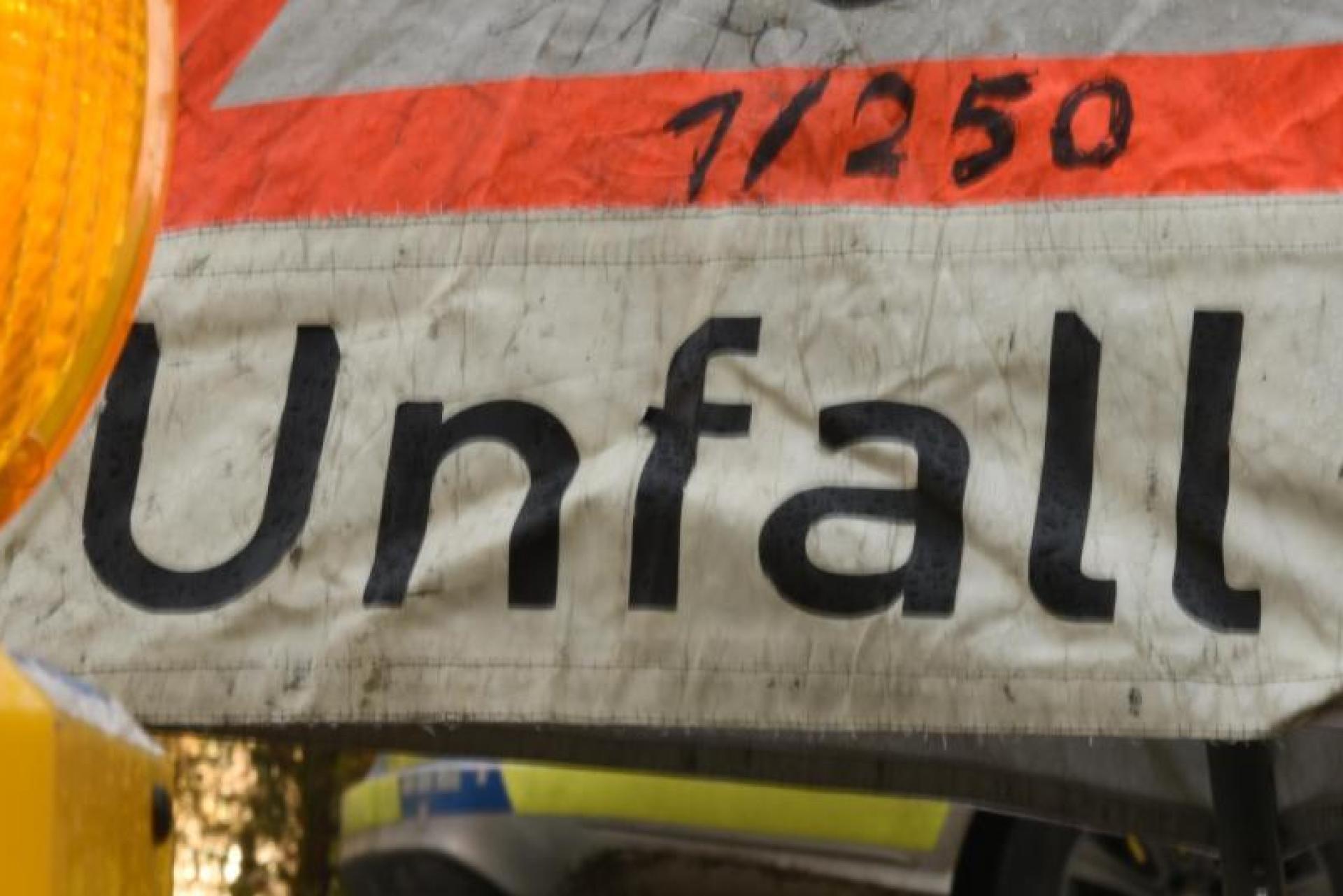 Nach einem Unfall in Amberg-Sulzbach liegt der Schaden bei rund 15 000 Euro. (Bild: Patrick Seeger)