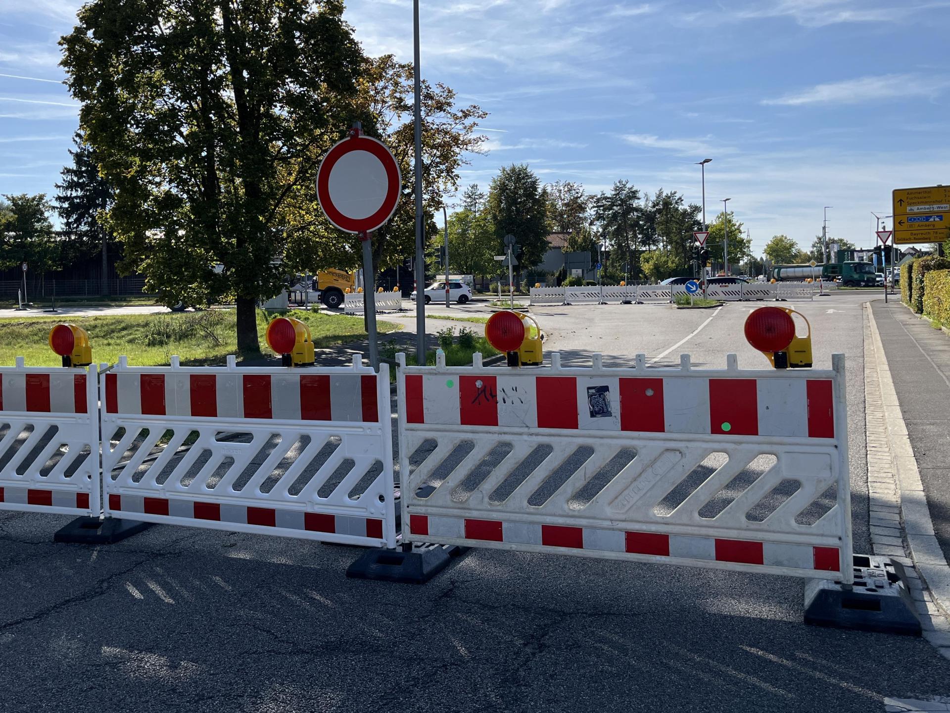 So sieht es aktuell noch am „Schmetterling” in Amberg aus. Ab Mittwoch, 14. Oktober, wird die nördliche Richtungsfahrbahn der B 85 gesperrt. (Archivbild: Andreas Ascherl )
