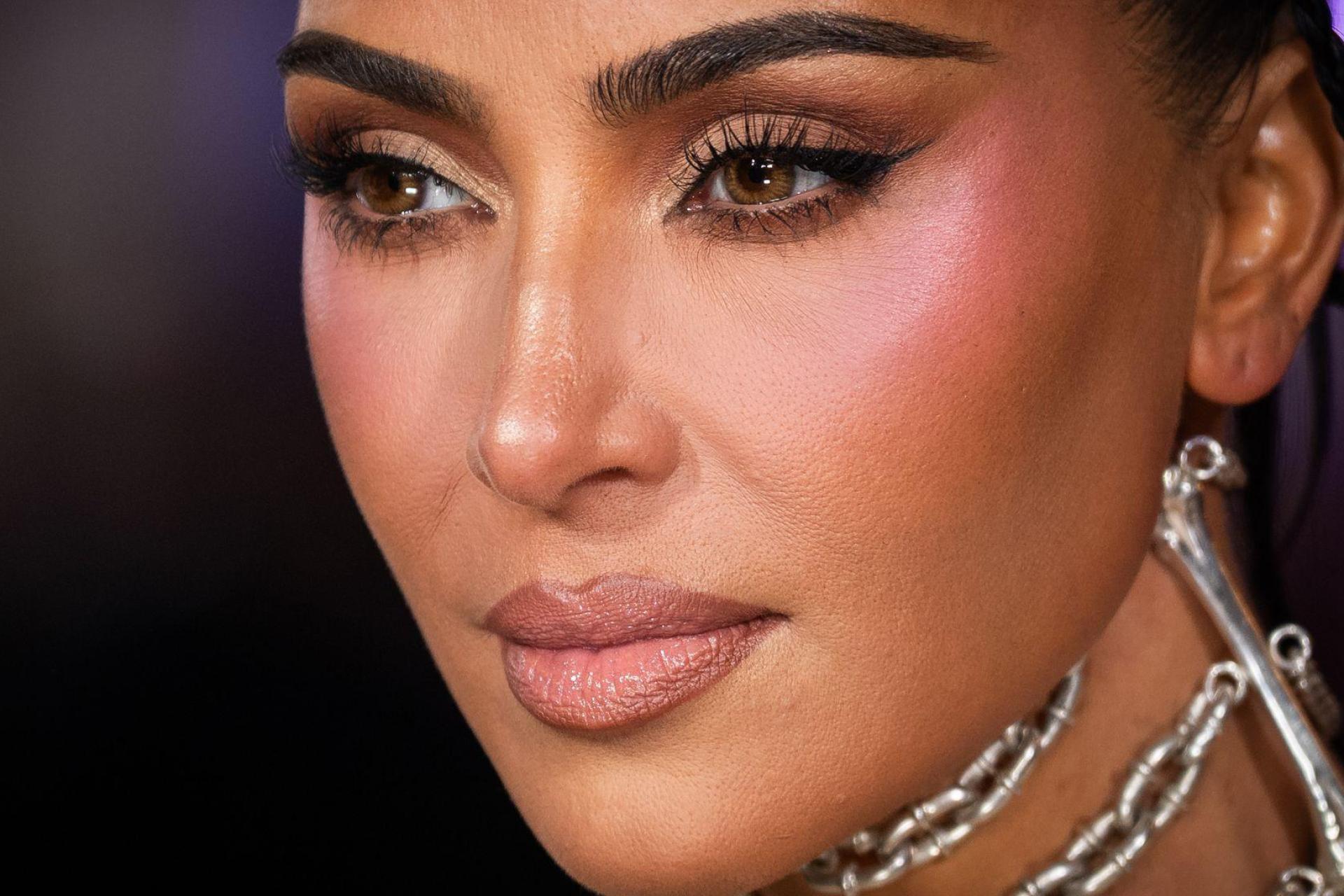 Kim Kardashian hat auf Instagram ein 20-teiliges Foto- und Videoalbum mit Eindrücken der vergangenen Wochen geteilt. (Archivbild) (Bild: Scott A Garfitt/Invision/dpa)