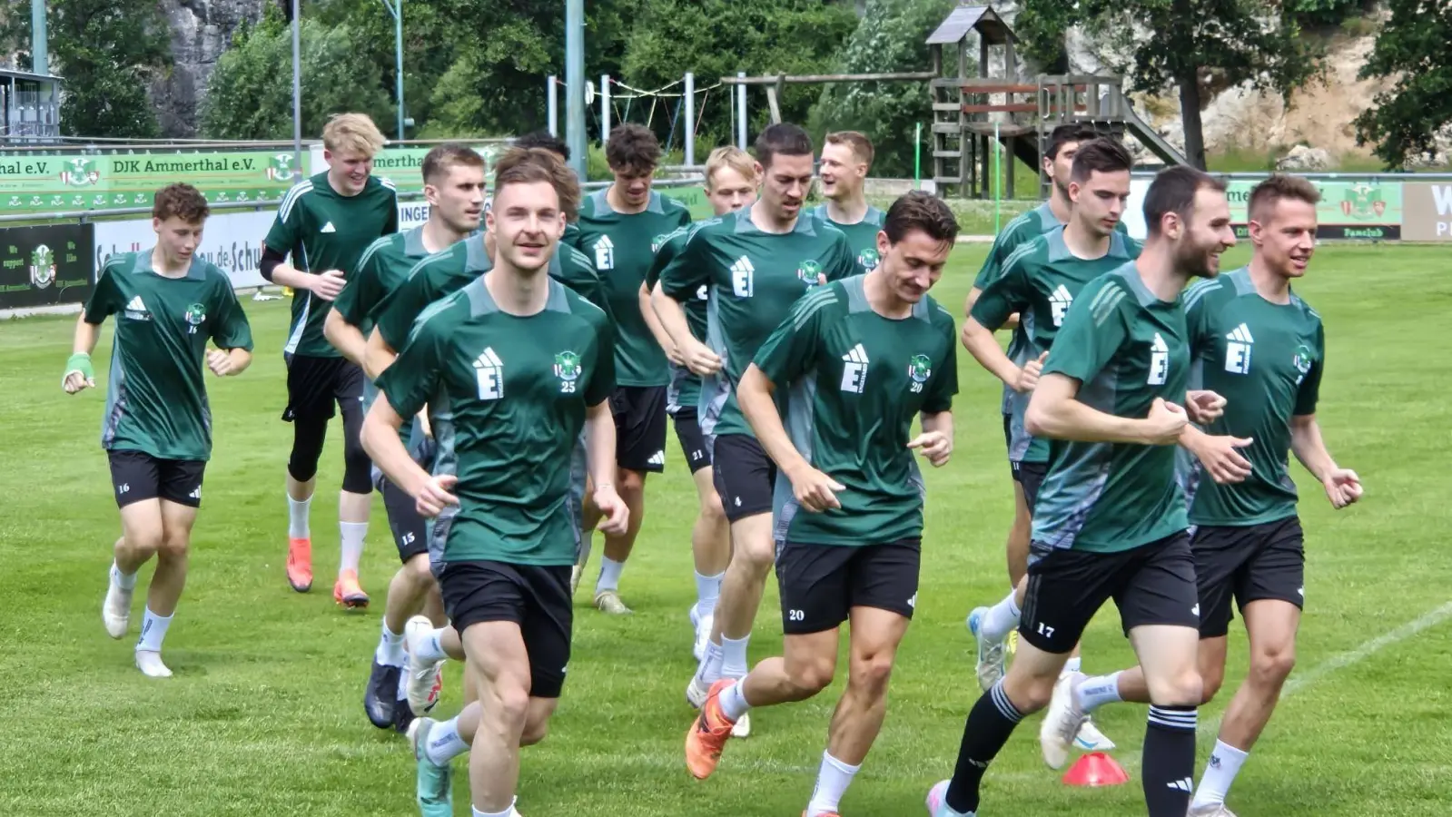 Die Spieler der DJK Ammerthal sind guter Dinge in die Saisonvorbereitung gestartet. (Bild: rba)
