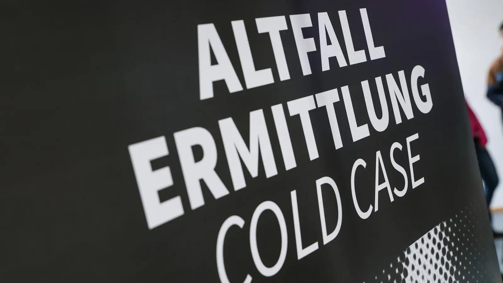 Ein neu formiertes Team soll offene Fragen in dem „Cold Case“ klären. (Symbolbild: Daniel Löb/dpa)