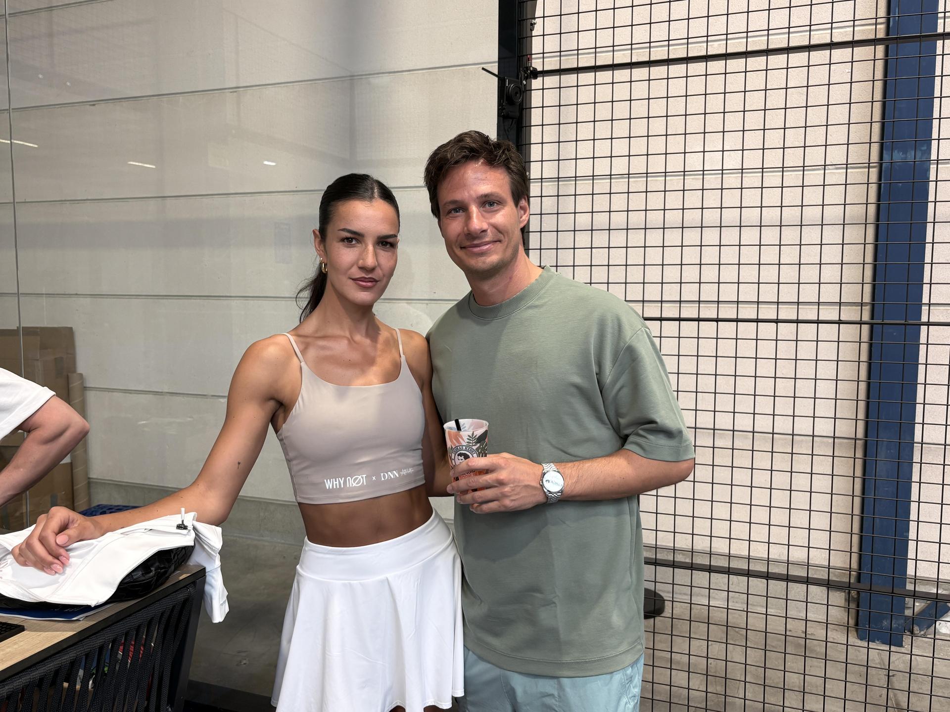 Daydrinking im Pine Padel Club. (Bild: Lukas Büchold)