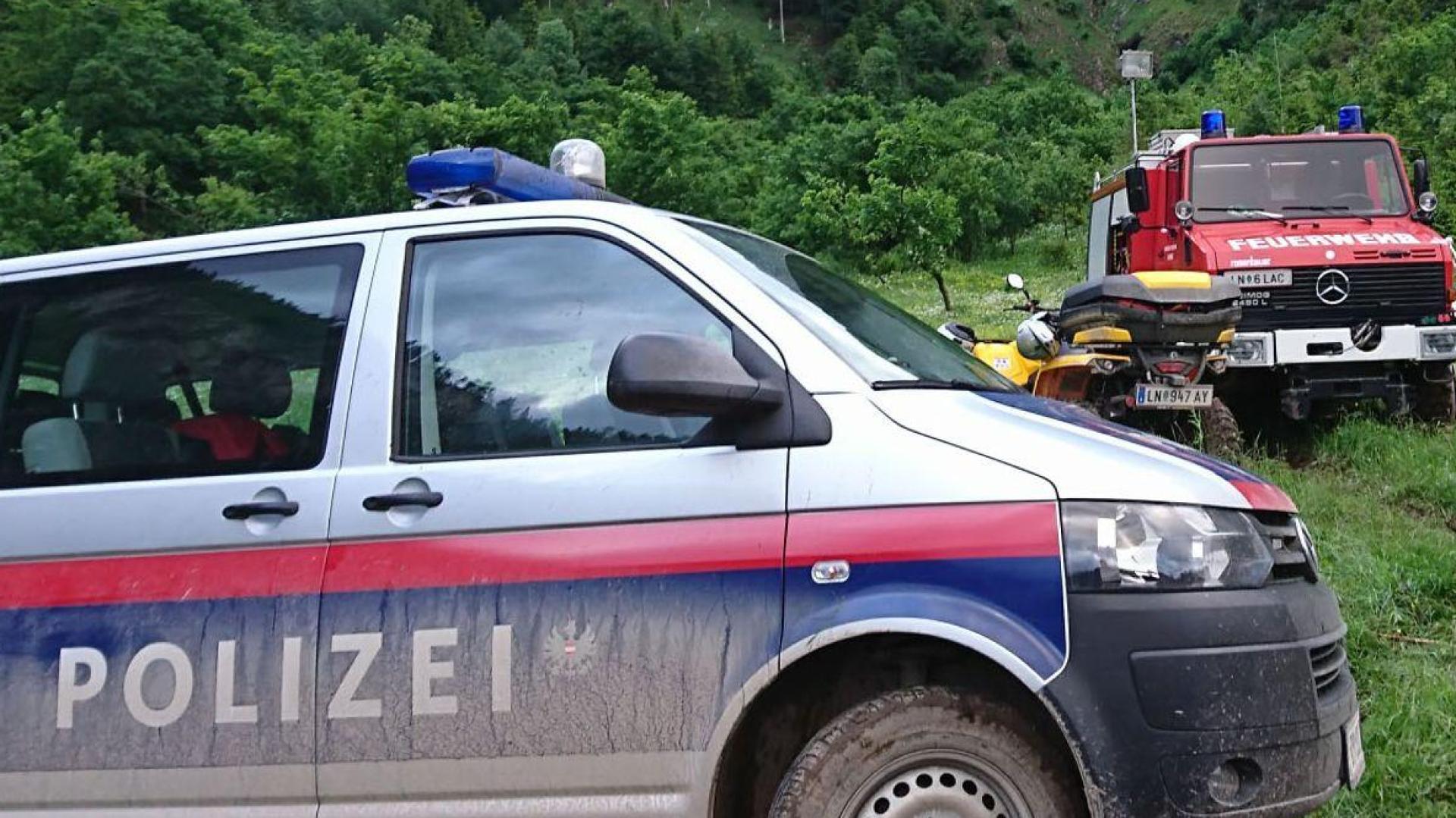 Vor den Augen seiner Wandergruppe ist ein Deutscher in Österreich in den Tod gestürzt. (Symbolbild) (Bild: Roland Theny/Filmteam-Austria/apa/dpa)