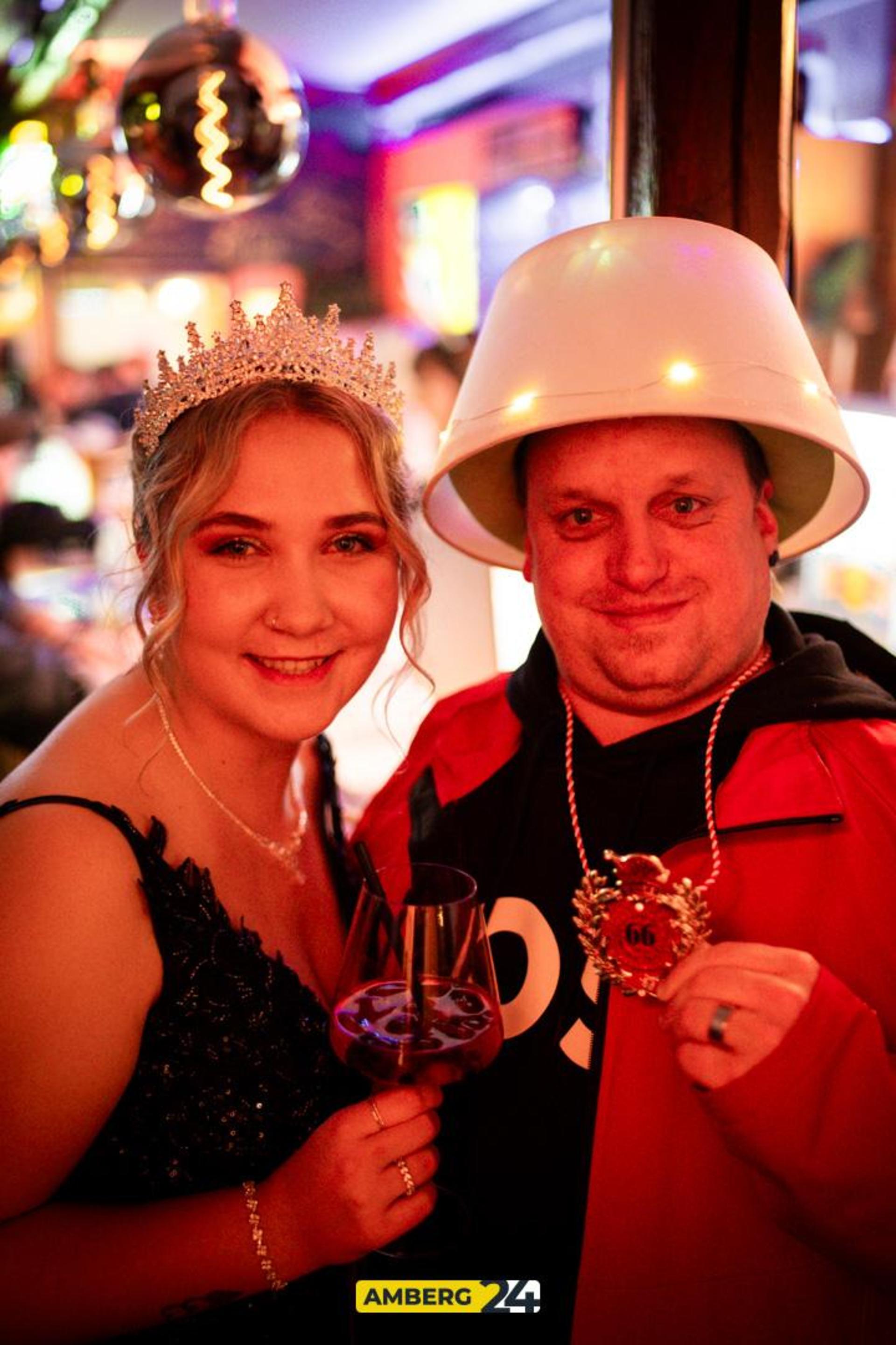 Im „Herzog” in Sulzbach-Rosenberg stieg am Samstag der Hausfasching.  (Bild: Julia Bär)