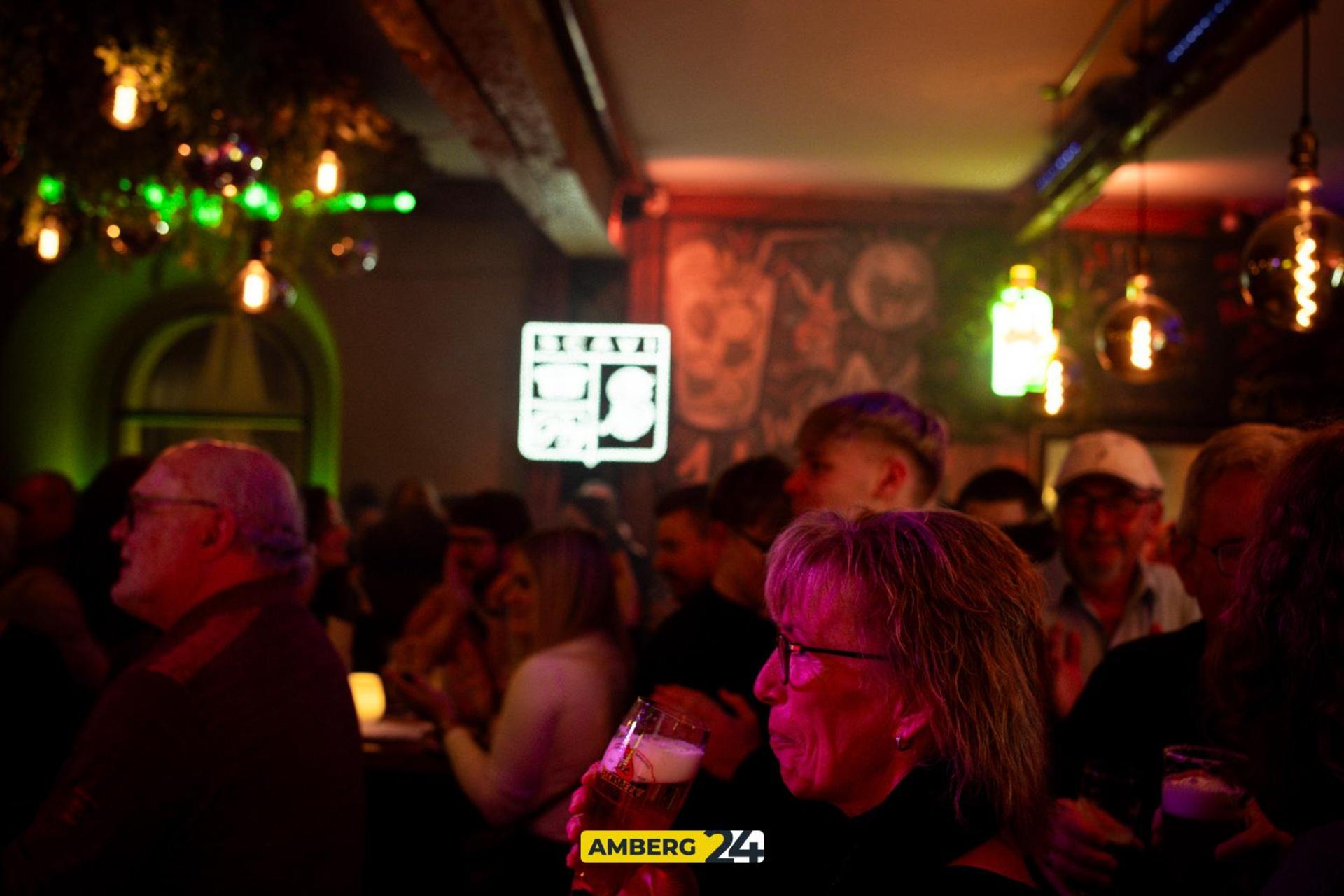 Die Bilder vom Karaoke im Herzog. (Bild: Julia Bär)