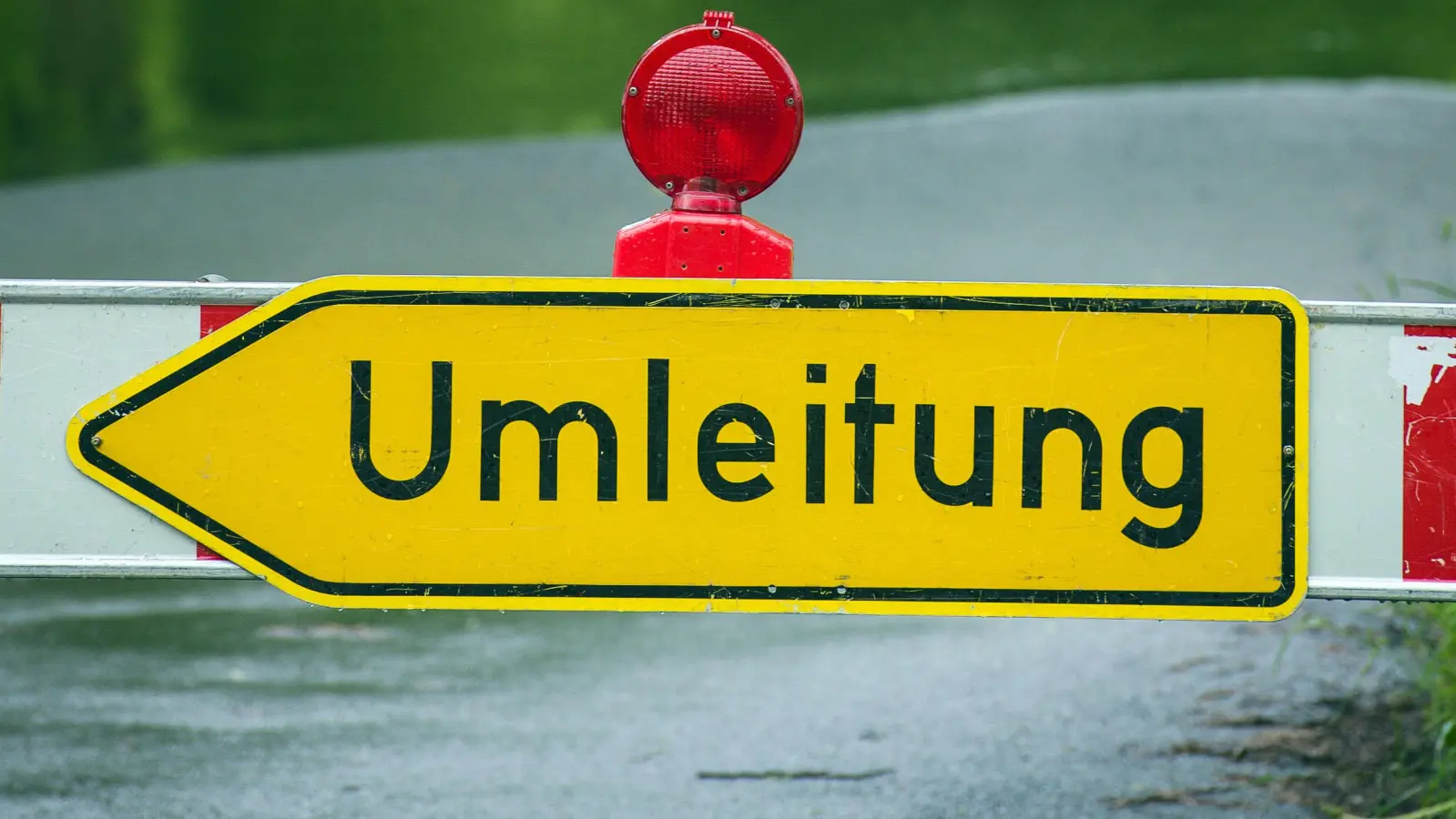 Königstein feiert Bürgerfest. Aufgrund dessen kommt es am Sonntag, 3. August, zu Sperrungen und Änderungen im Buslinienverkehr.  (Symbolbild: David Ebener/dpa)