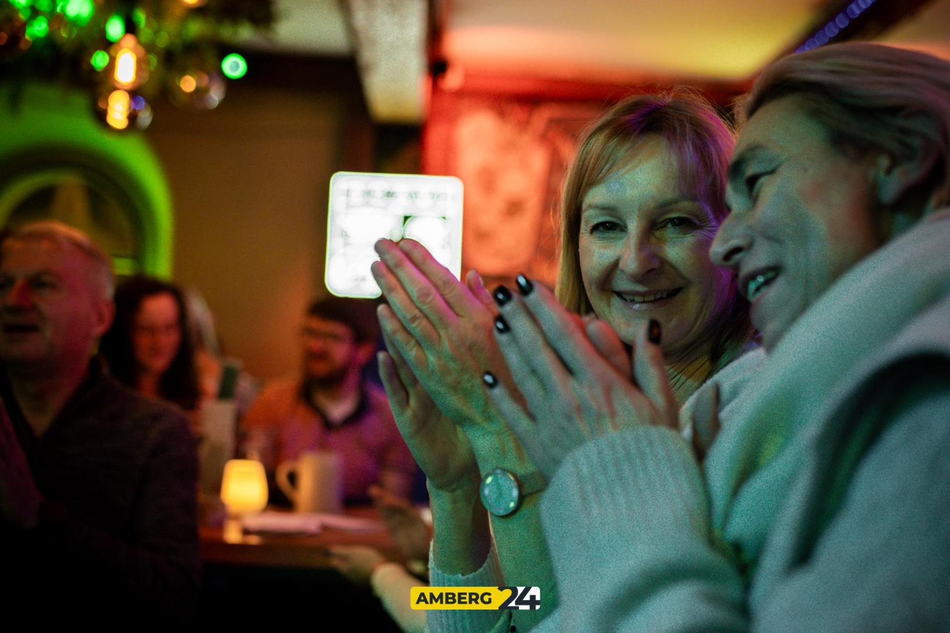 Die Bilder vom Karaoke im Herzog. (Bild: Julia Bär)