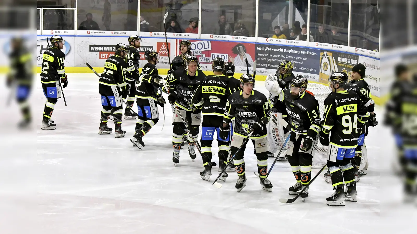 Der ERSC Amberg unterlag am Freitag knapp dem Gastgeber ESC Geretsried. (Archivbild: Hubert Ziegler)