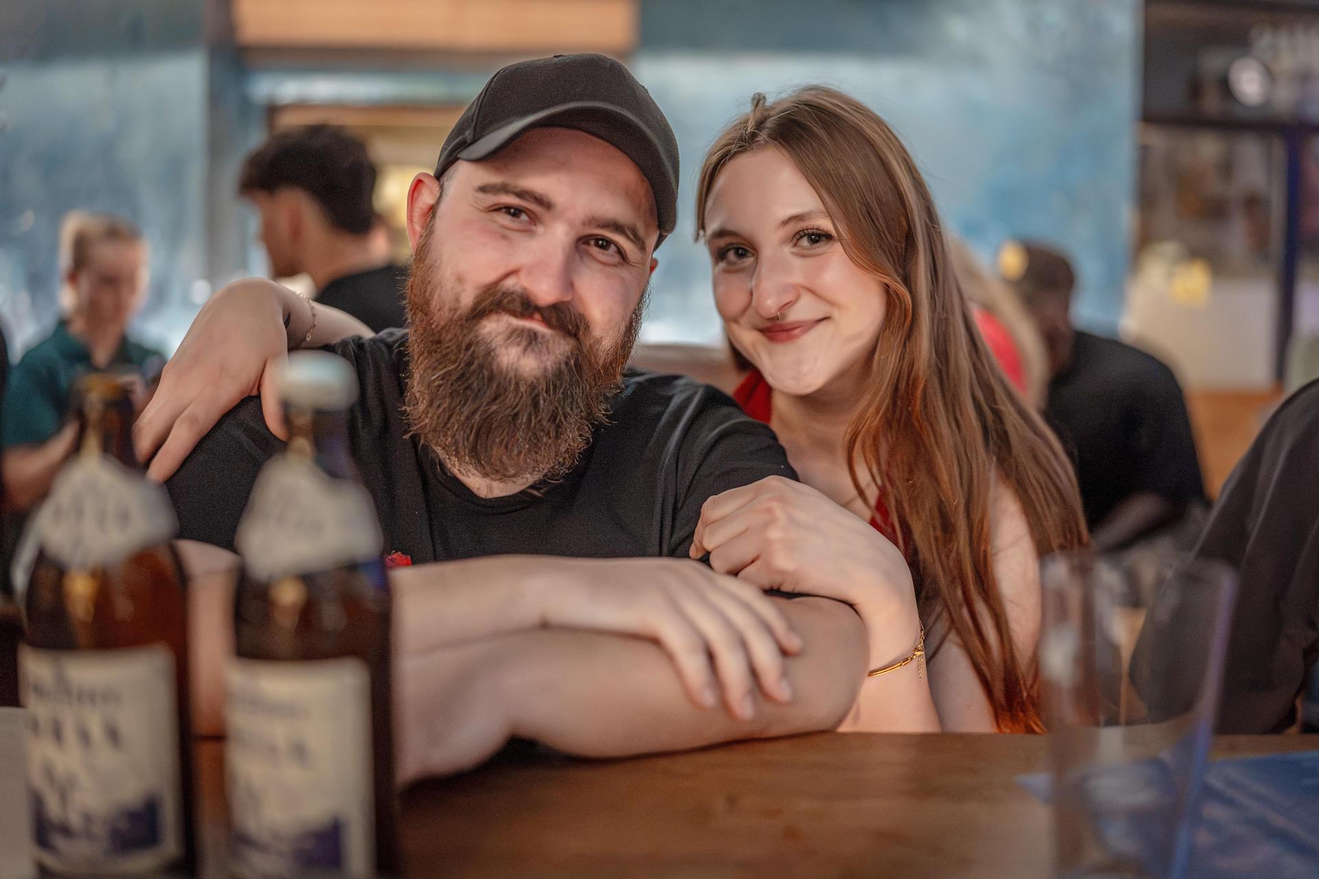 Leertrinken im Blauen Haus (Bild: Michael Golinski)