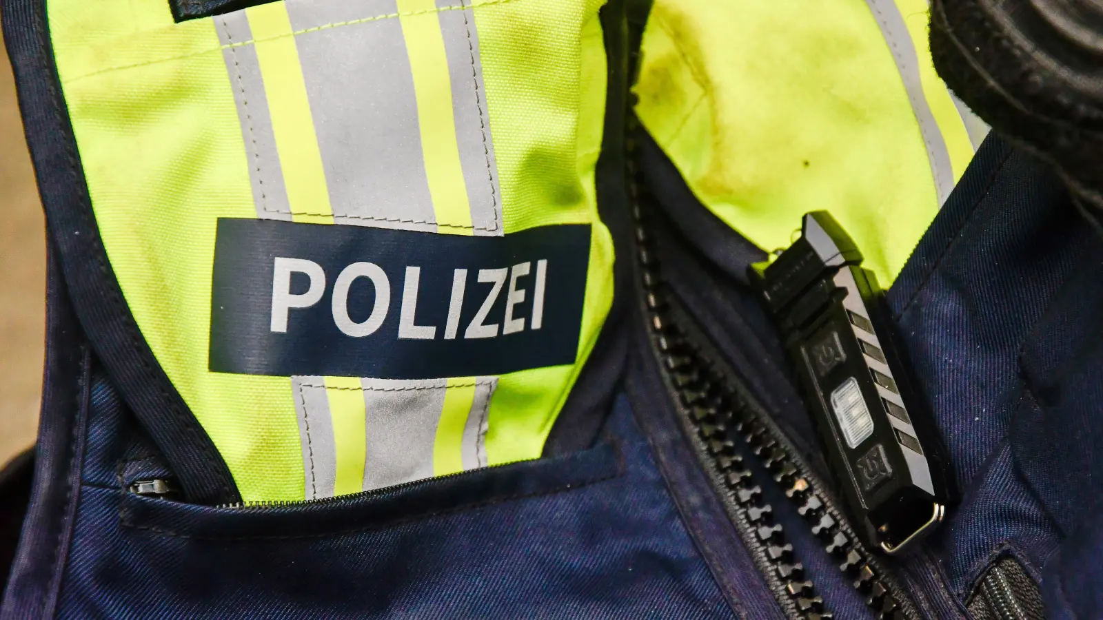 Die Polizei entdeckte bei einer Kontrolle einen gefälschten Ausweis. (Bild: Petra Hartl)