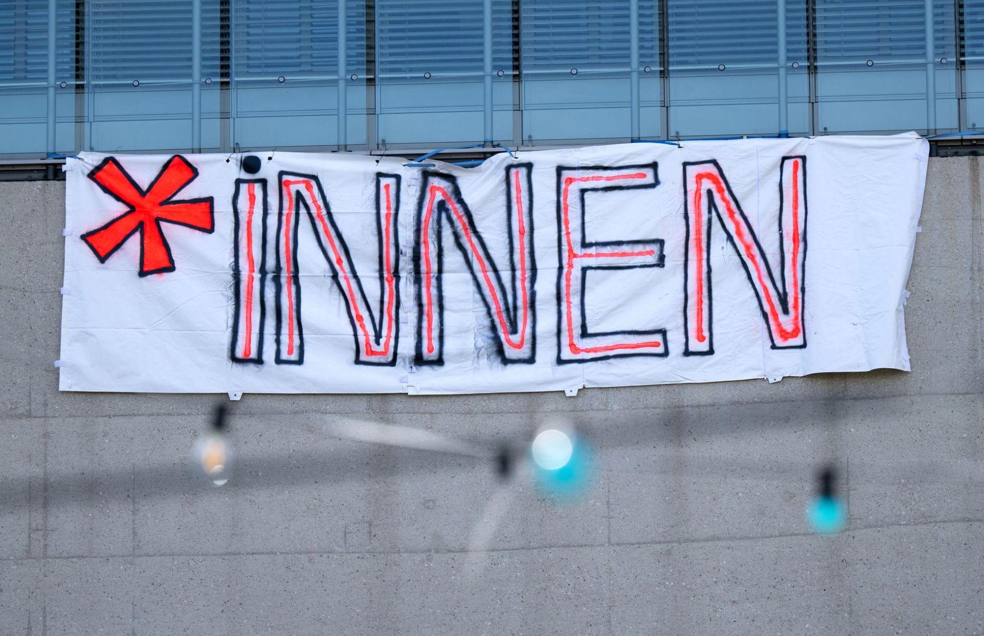 Das bayerische Hochschulgesetz bleibt ohne eine neue Regelung zum Gendern. (Archivbild) (Bild: Sven Hoppe/dpa)