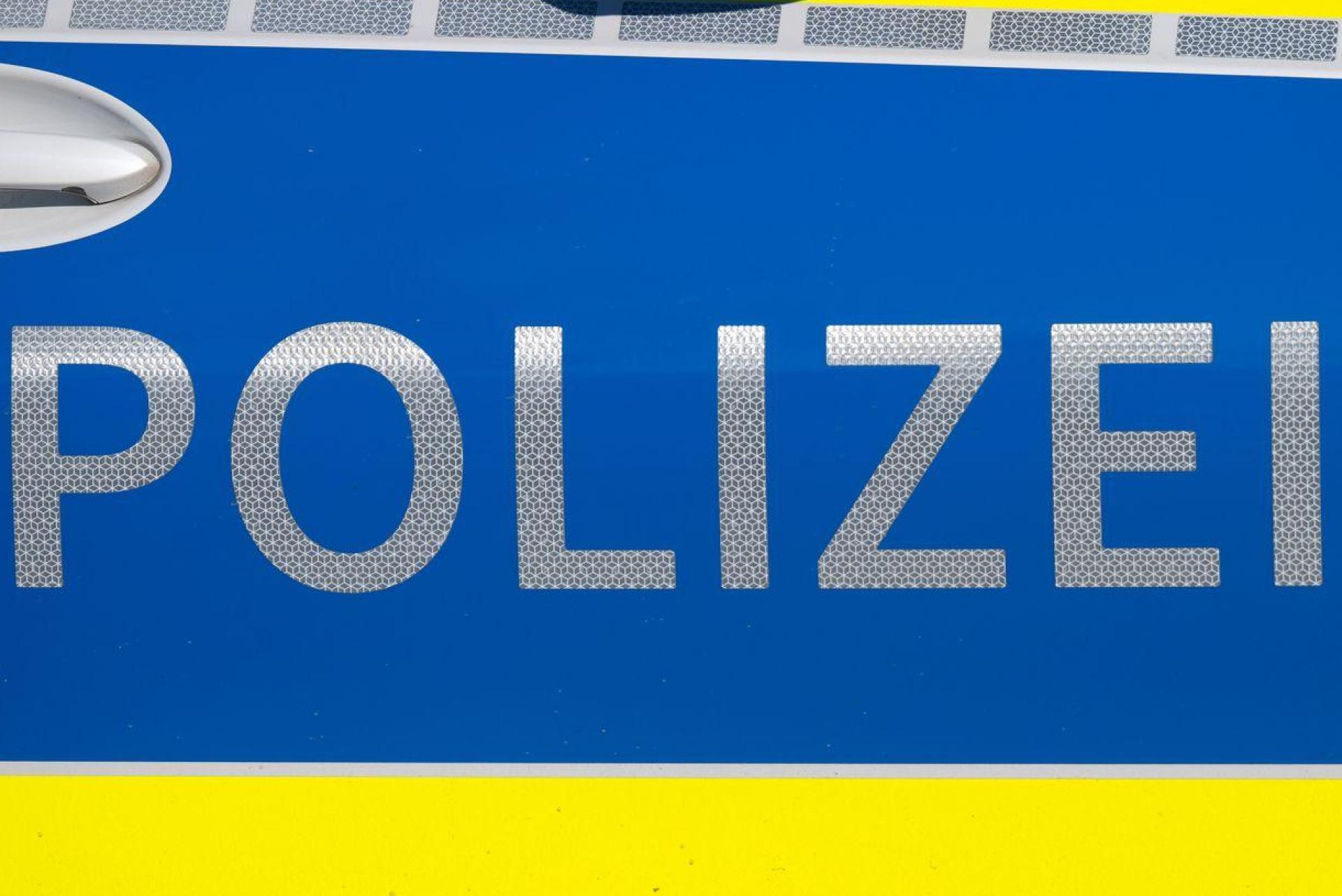 In Hersbruck wurde eine Frau in einer Fußgängerunterführung sexuell belästigt. Die Polizei sucht nach Zeugen und weiteren Betroffenen. (Symbolbild: Sven Hoppe/dpa)
