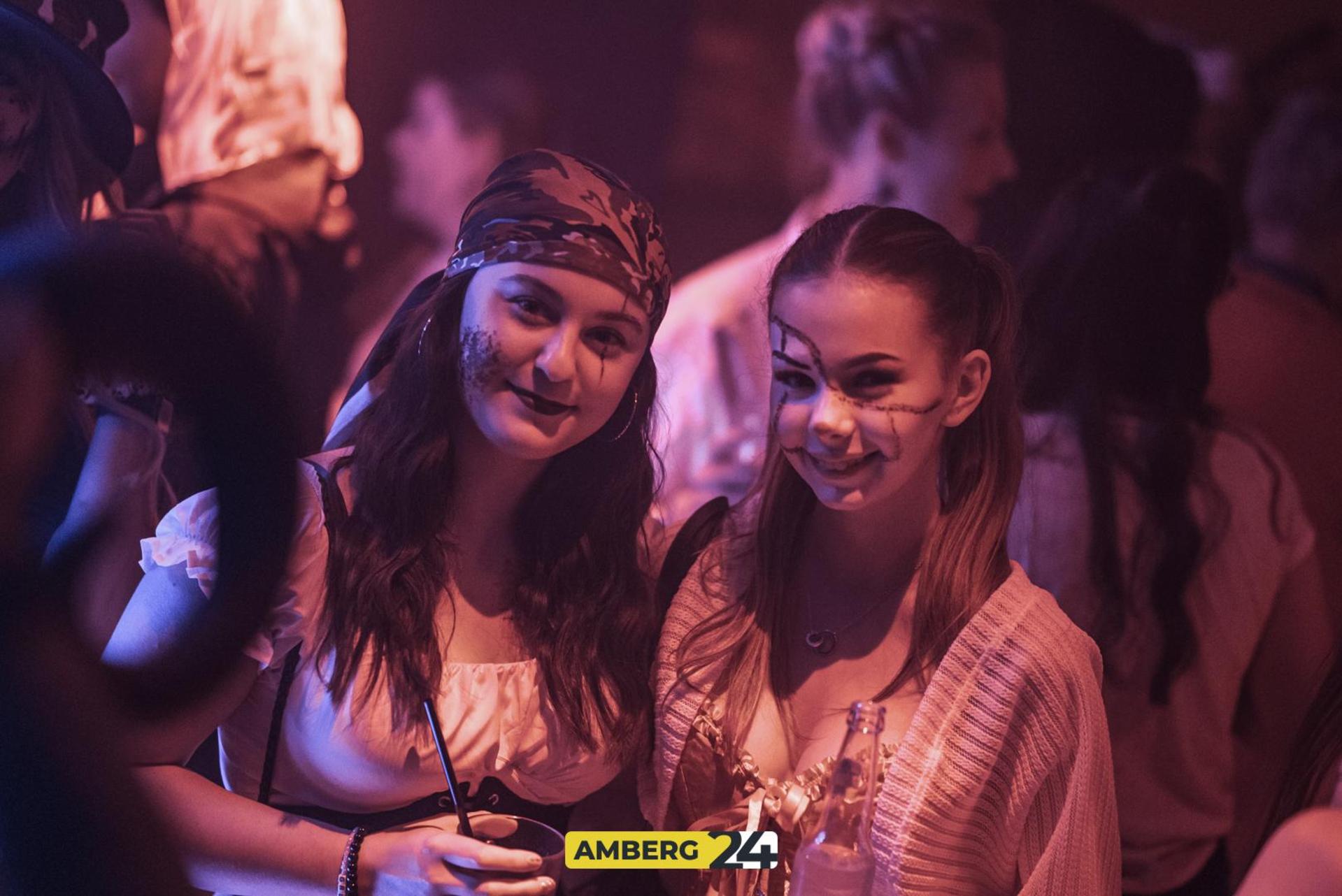 Saures auf die Ohren und eine spooky Atmo haben die Veranstalter der fetten Halloween-Party im Happy Rock versprochen. (Bild: Julia Bär)