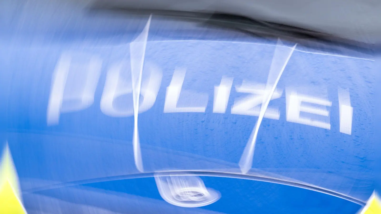 Nach einem Unfall in Königstein ist die Polizei in Sulzbach-Rosenberg auf Hinweise angewiesen. (Symbolbild: Soeren Stache/dpa)