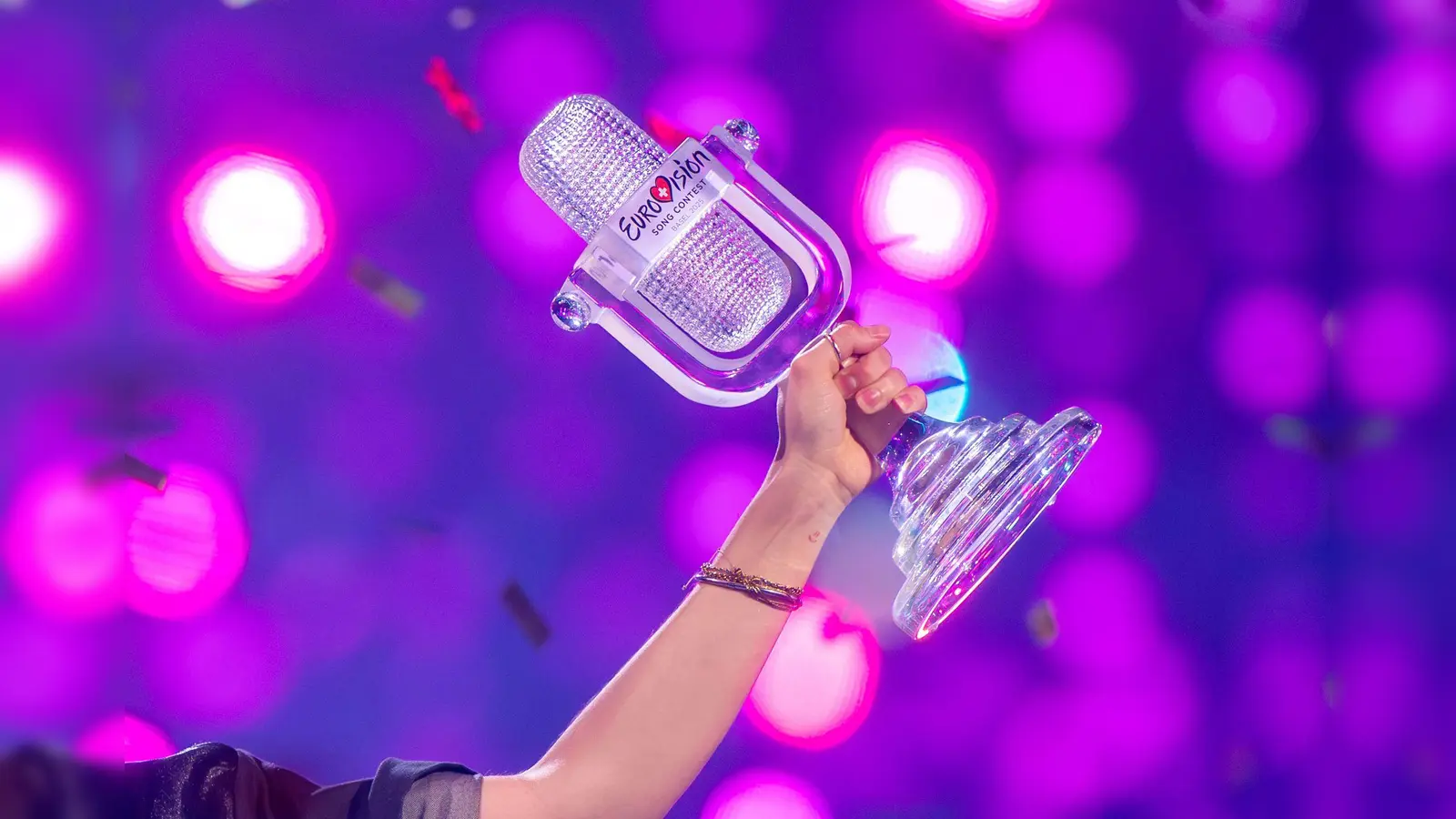 Die ESC-Trophäe. (Bild: Jens Büttner/dpa)