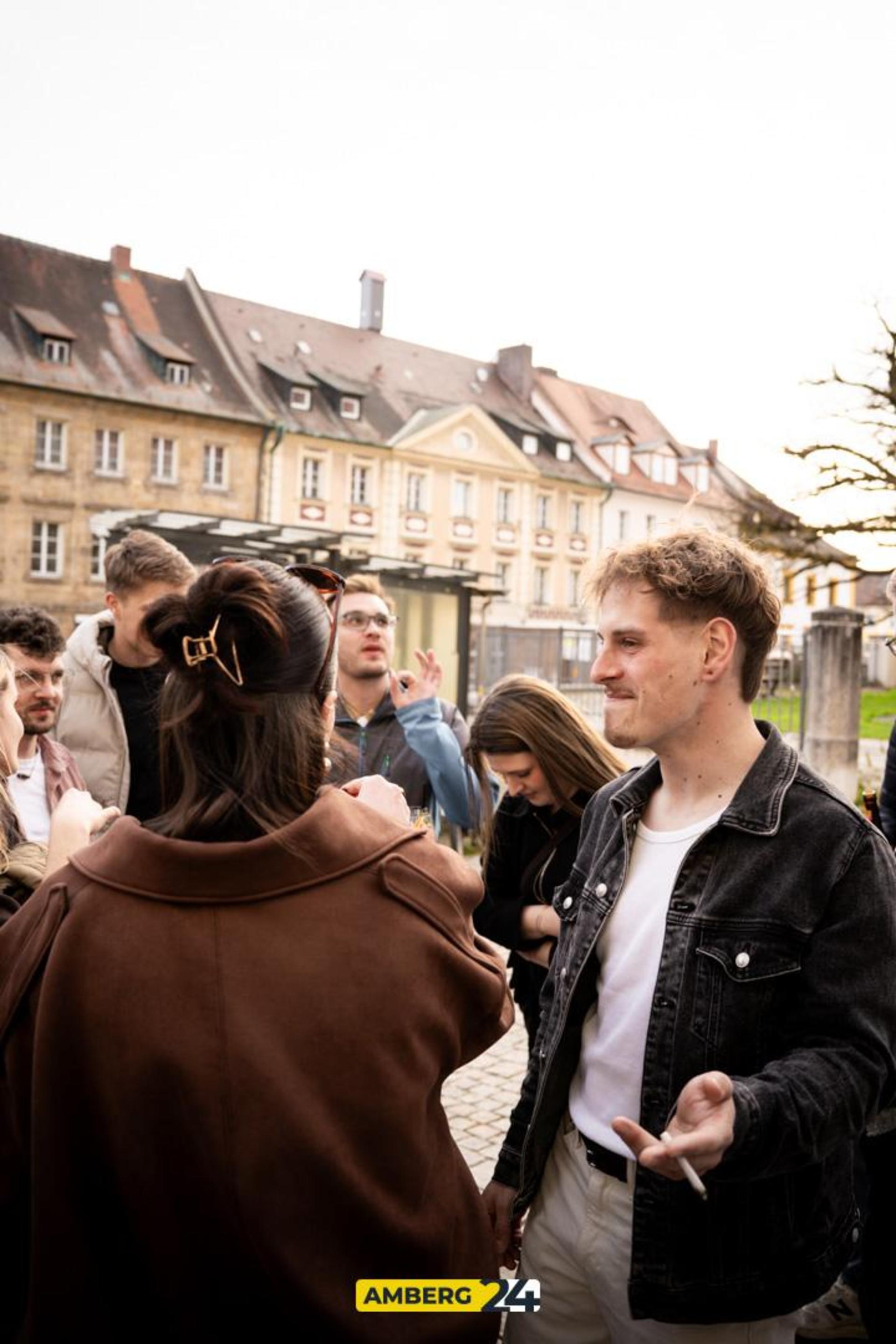 Daydrinking am Ostersonntag im Herzog. (Bild: Julia Bär)