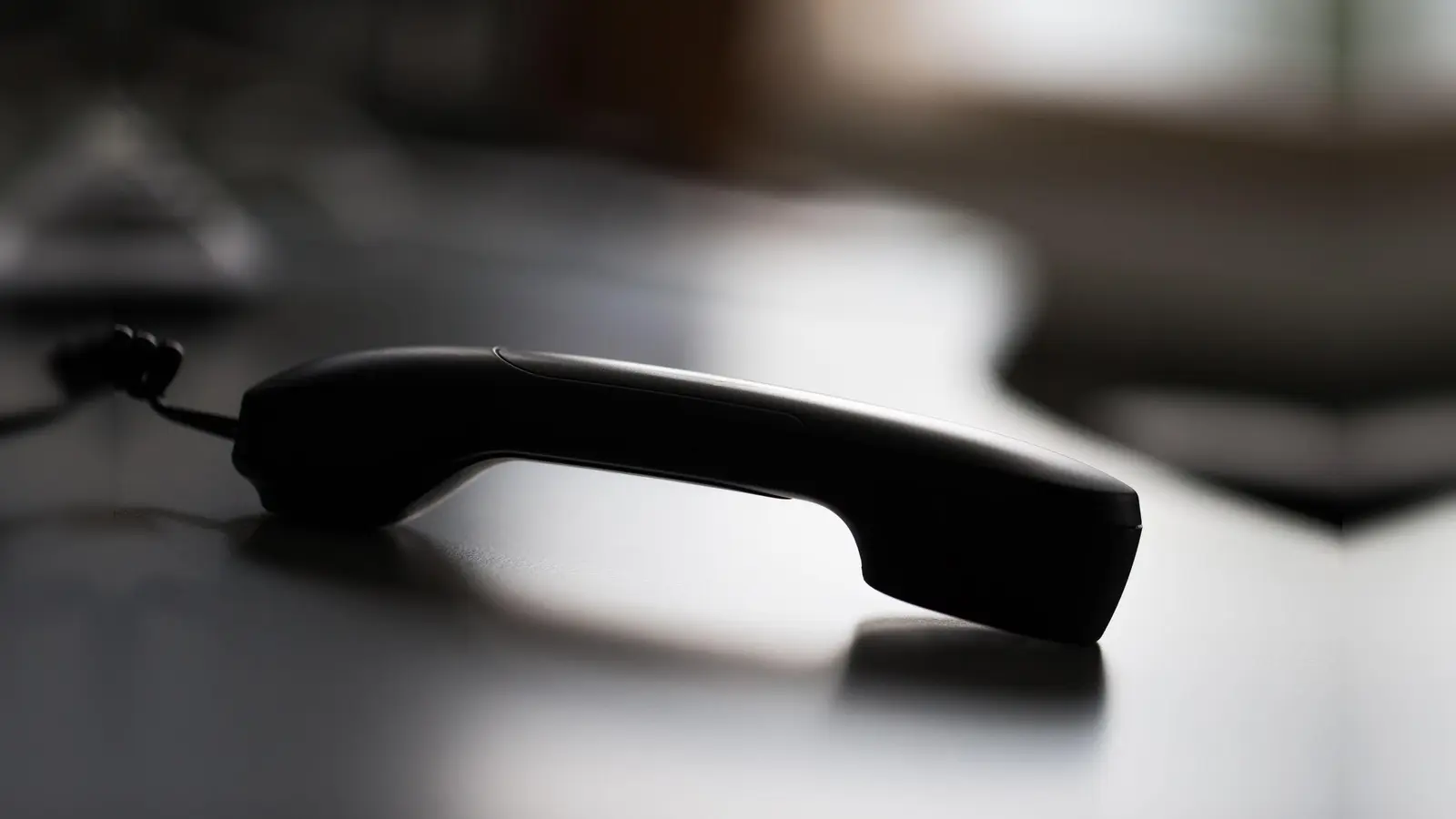 In Edelsfeld ist das Telefon ausgefallen. Die Störung dauert aktuell an. (Symbolbild: Rolf Vennenbernd/dpa)