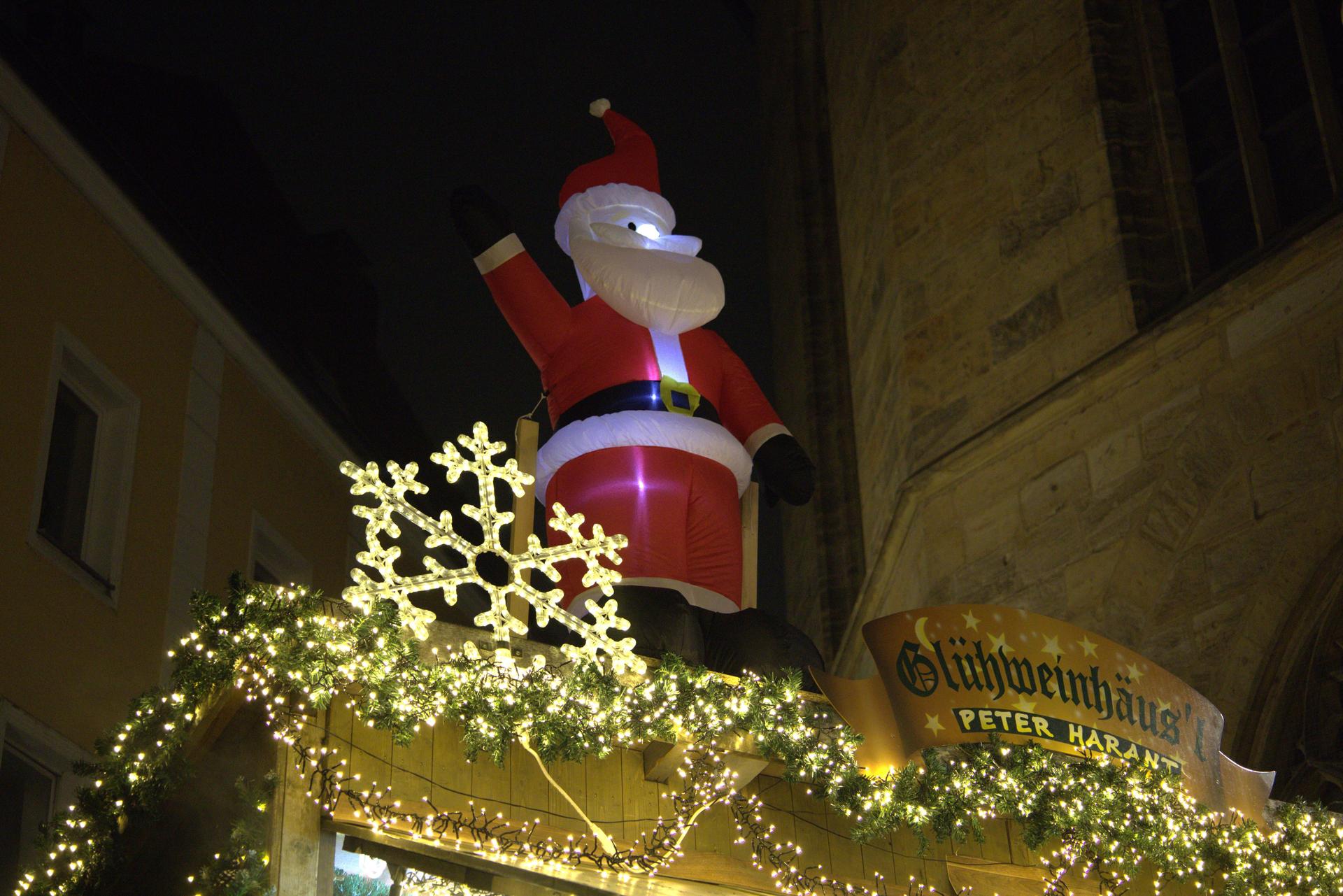 Karaoke auf dem Amberger Weihnachtsmarkt. Das sind die besten Bilder. (Bild: mni)
