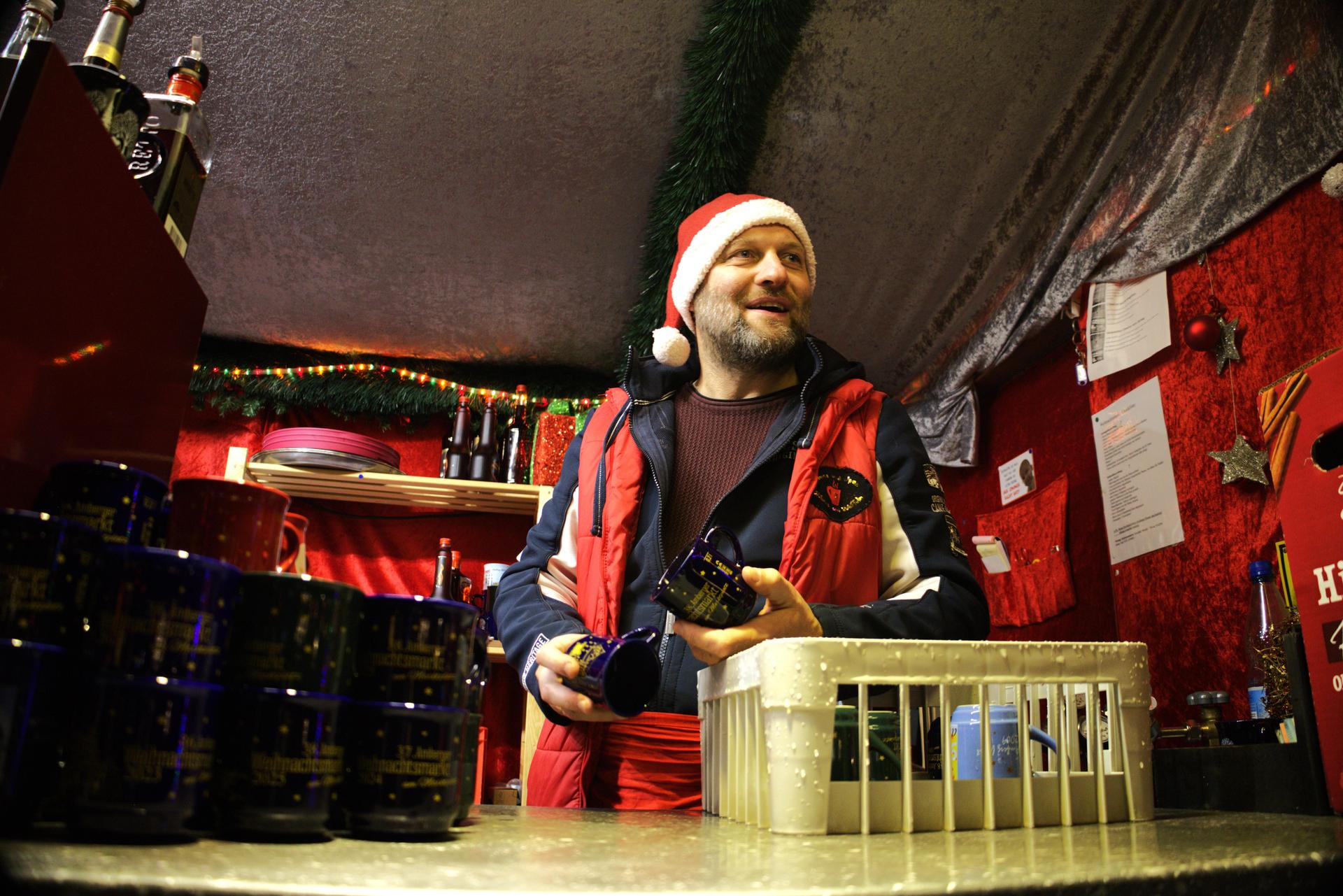 Karaoke auf dem Amberger Weihnachtsmarkt. Das sind die besten Bilder. (Bild: mni)