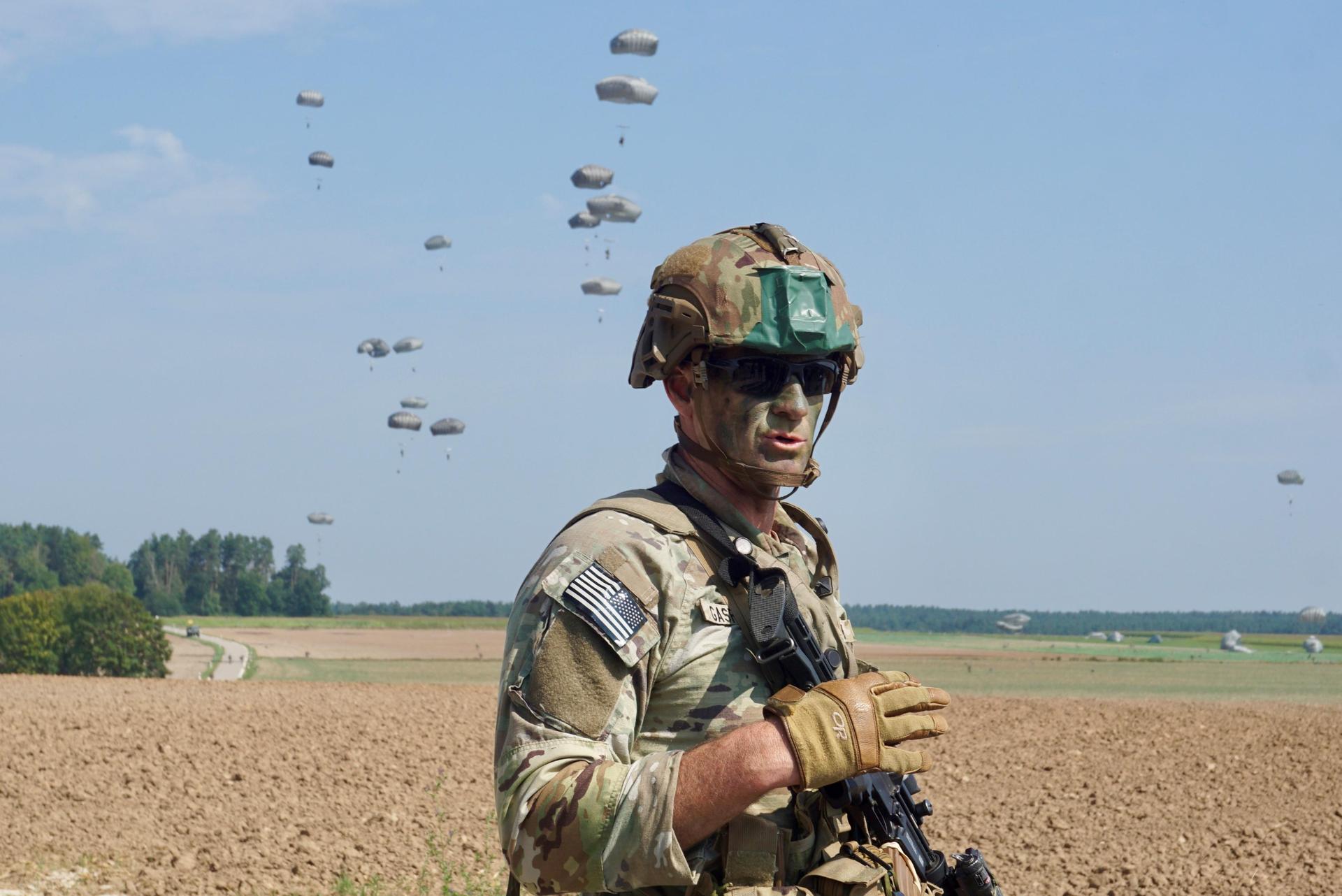 Fallschirmspringerübung der US-Armee in Eglsee bei der Nato-Übung „Saber Junction 24”. (Bild: jut)