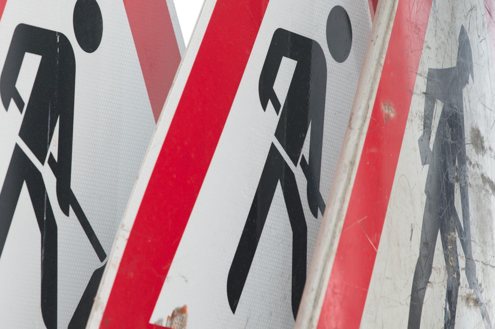 Wegen einer Baustelle wird die Erzherzog-Karl-Straße in Amberg ab 13. April gesperrt.  (Symbolbild: Sebastian Kahnert/dpa)