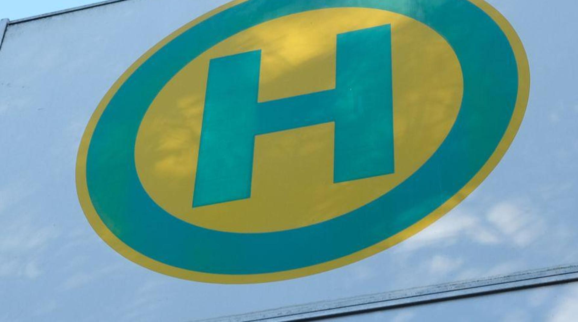 In Fichtenhof ist der Busverkehr wegen einer Sperre zeitweise eingeschränkt. (Bild: Bernd Weißbrod/dpa)