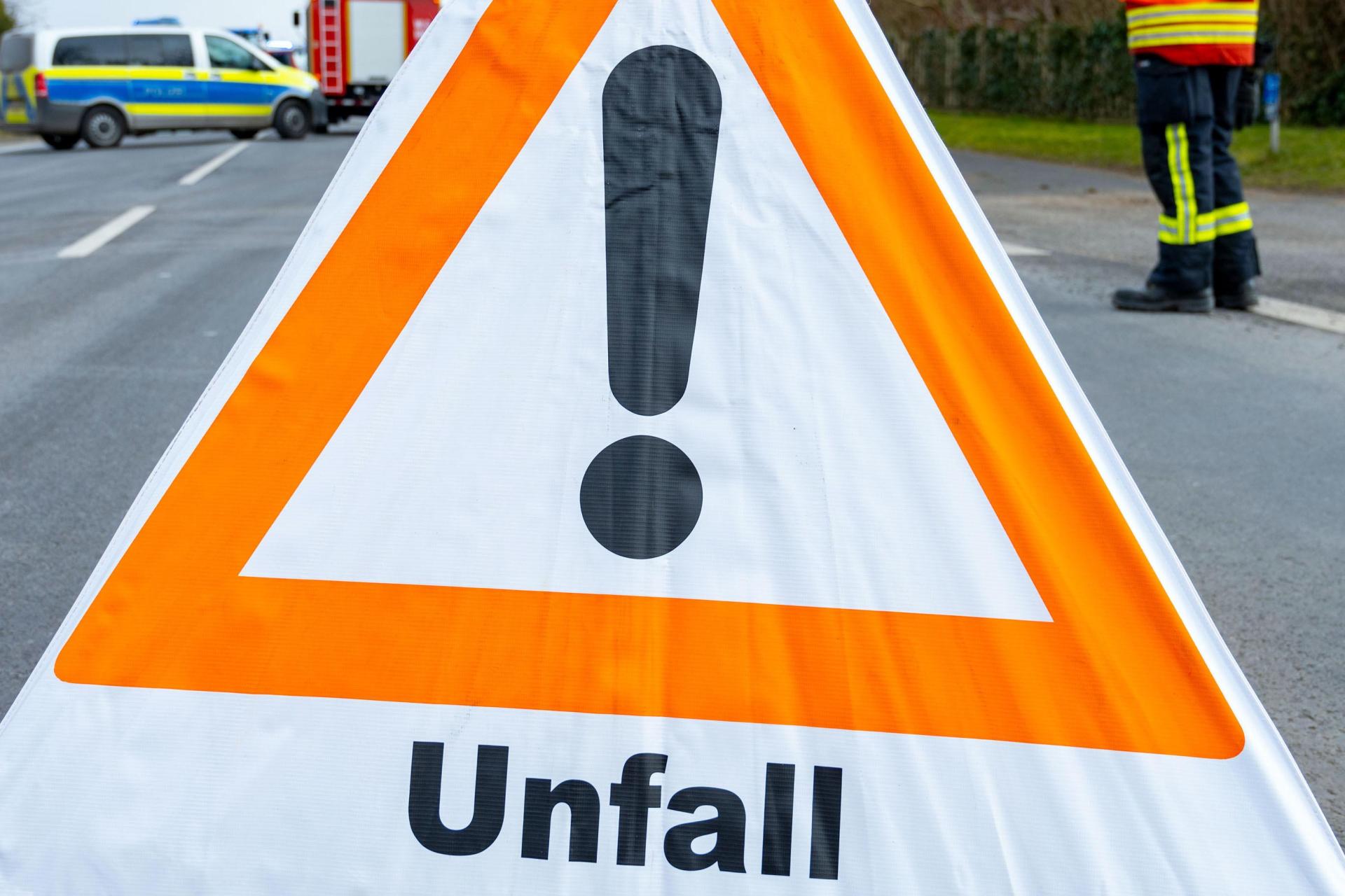 In Kastl hat es heftig gekracht. Einen 25-Jährigen hat es mit seinem VW sogar überschlagen. (Bild: Stefan Sauer)