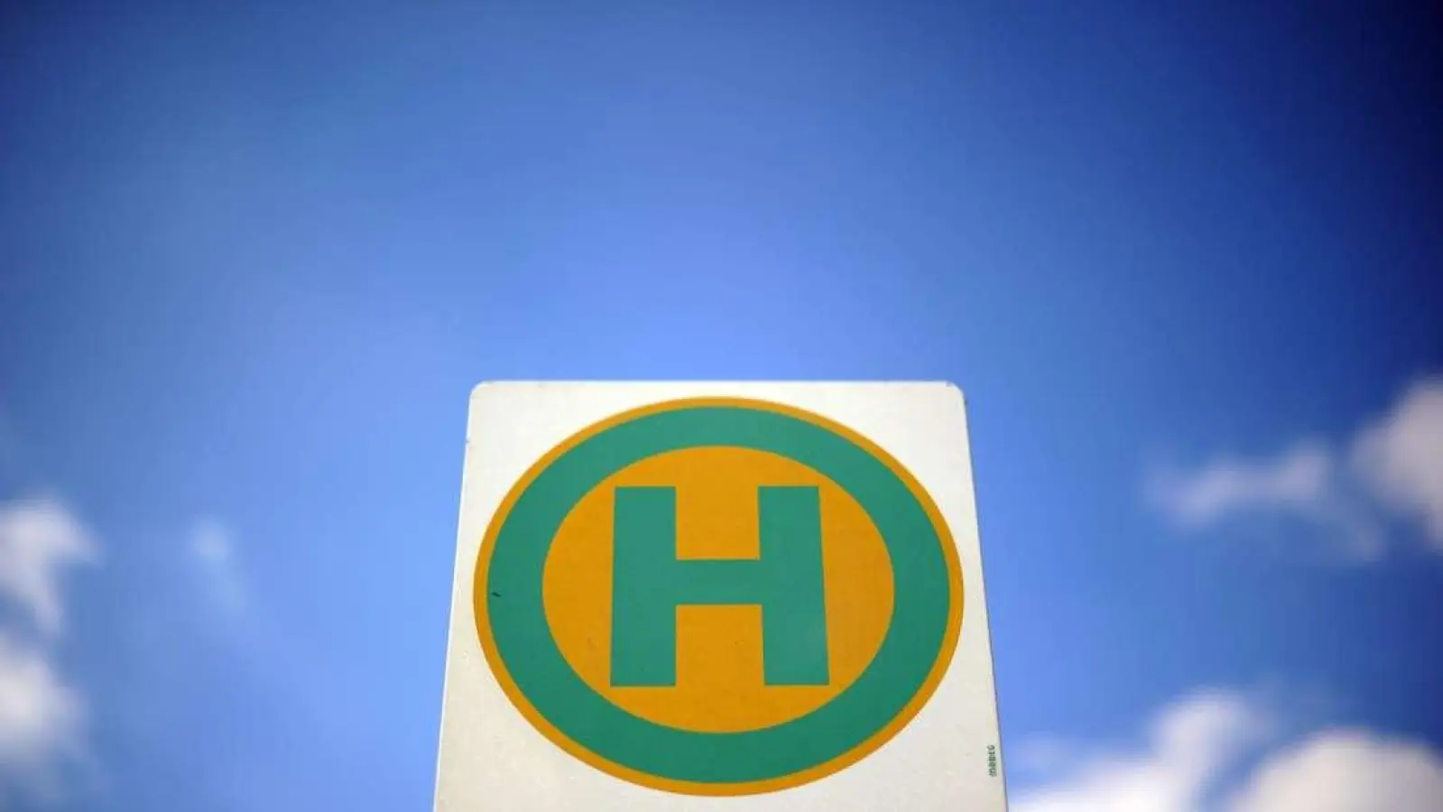 Die Amberger Straße in Kümmersbruck wird am Donnerstag, 13. November, ab 16 Uhr gesperrt. (Symbolbild: dpa / Daniel Reinhardt)