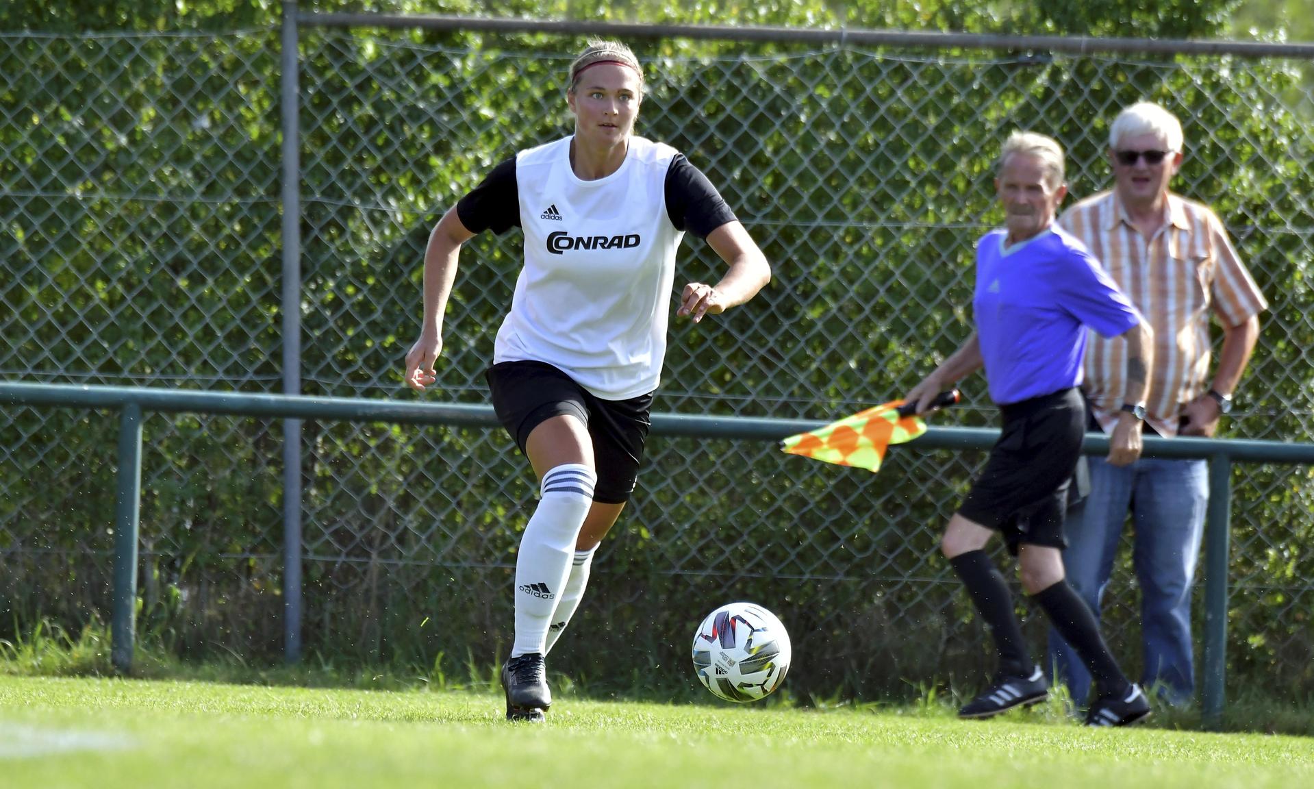 Susanne Stich vom TSV Theuern brachte ihre Farben gegen den 1. FC Nürnberg II früh in Führung, für einen Sieg reichte der Treffer beim 1:2 allerdings nicht aus.  (Bild: Hubert Ziegler)