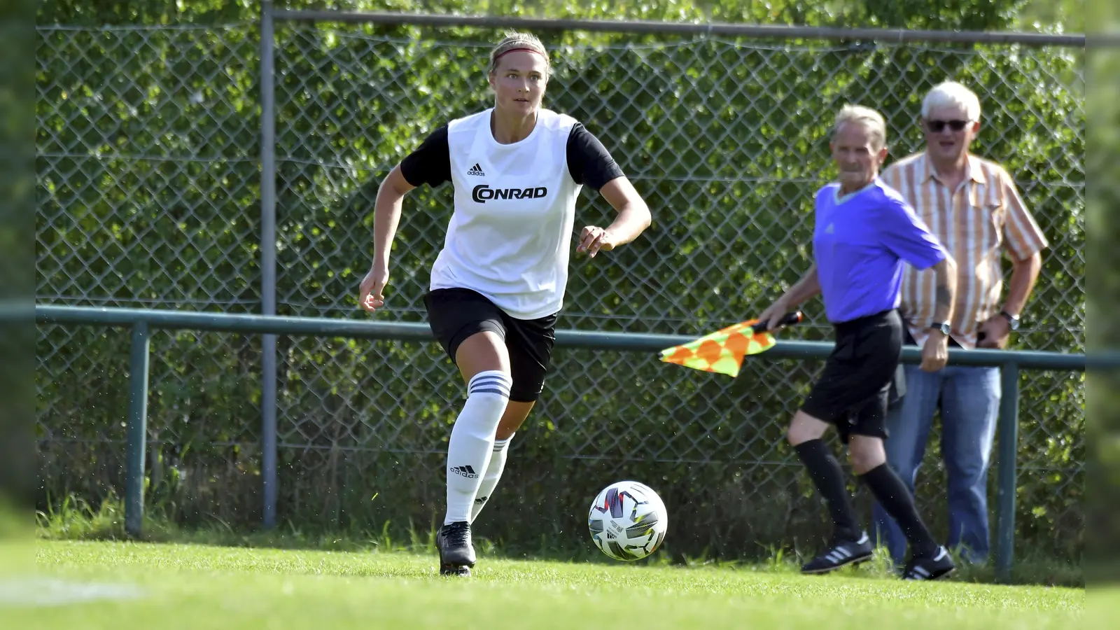 Susanne Stich vom TSV Theuern brachte ihre Farben gegen den 1. FC Nürnberg II früh in Führung, für einen Sieg reichte der Treffer beim 1:2 allerdings nicht aus.  (Bild: Hubert Ziegler)