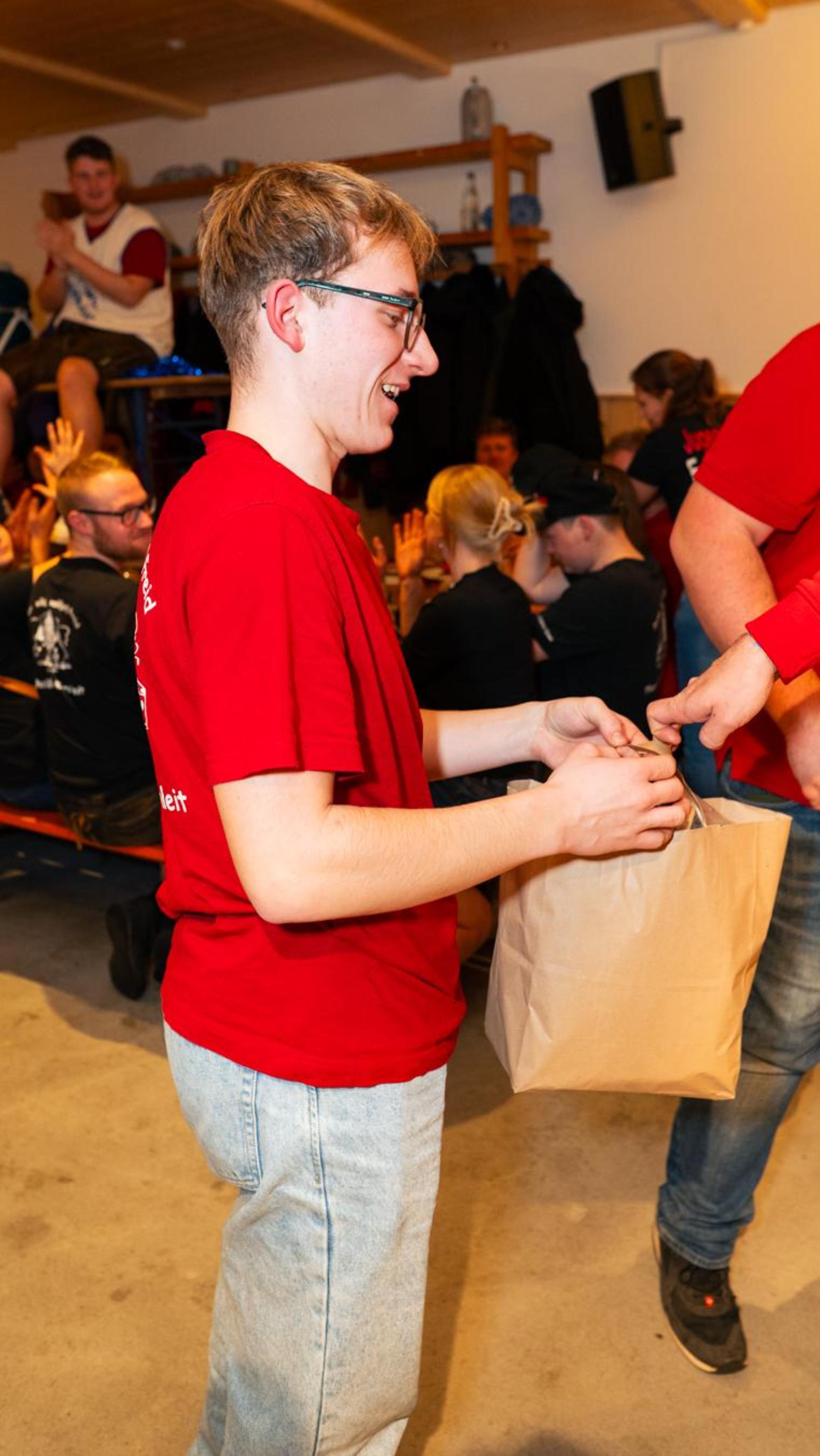 Endspurt bei der Thansüßer Kirwa am Montag.  (Bild: Hannes Stock)