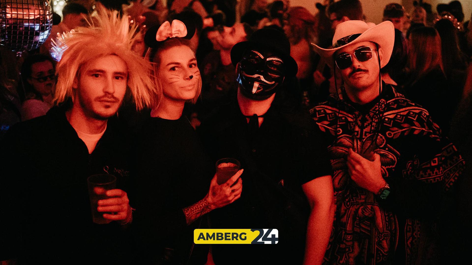 Hexen und Narren waren am Donnerstag auch im Casino unterwegs. (Bild: Mario Donhauser)