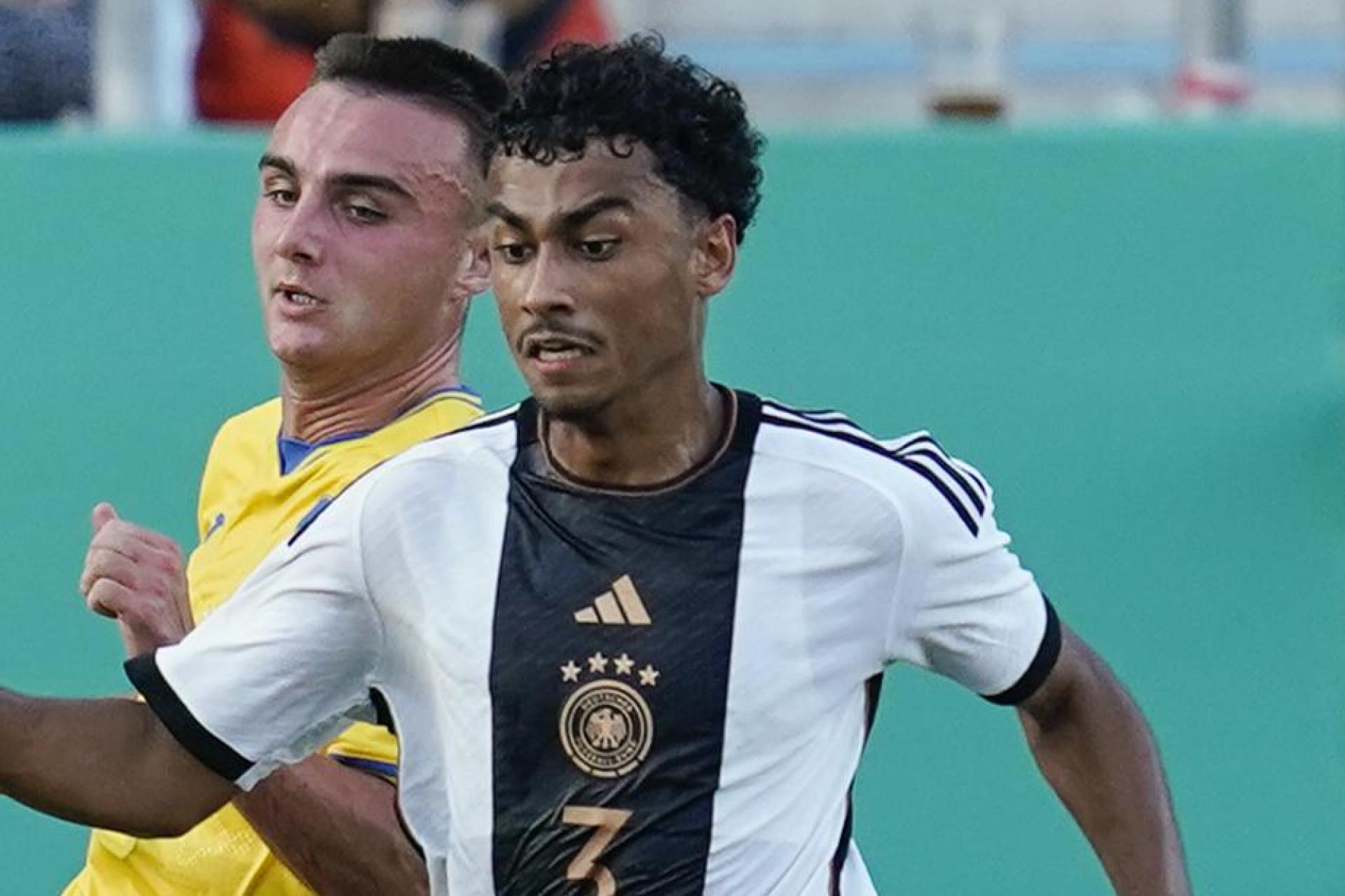 Nathaniel Brown zeigt im DFB-Trikot eine gute Leistung. (Bild: Uwe Anspach/dpa)