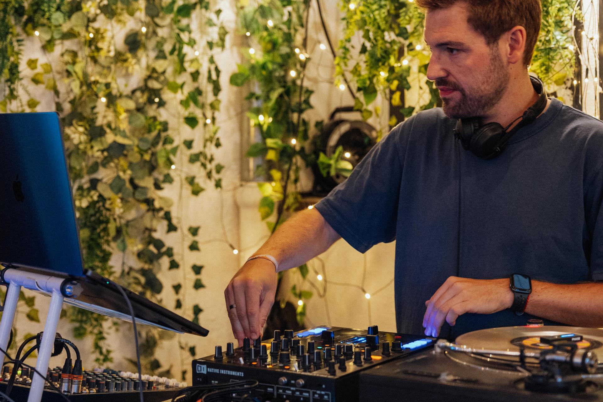 DJ Ketigabeats sorgte auf der LEO Party für gute Stimmung. (Bild: Sara Neidhardt)